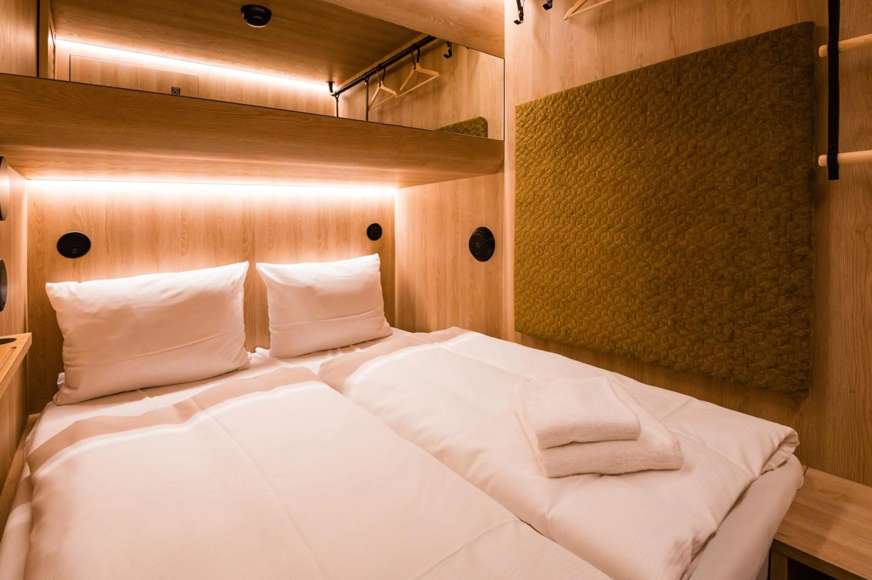 Photo of the whole room, Bed in CAB20