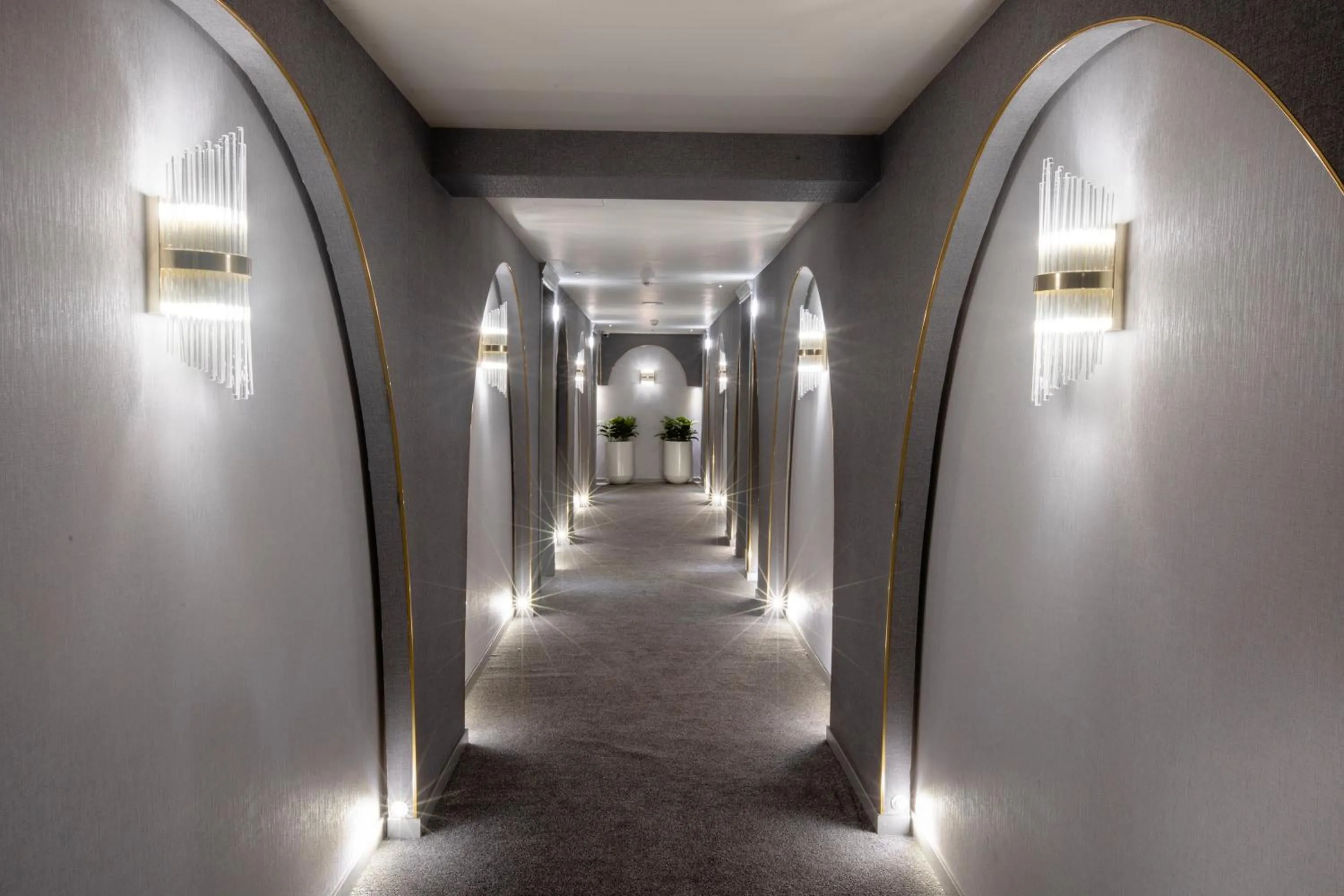 Property building in Walton Gardens Pera