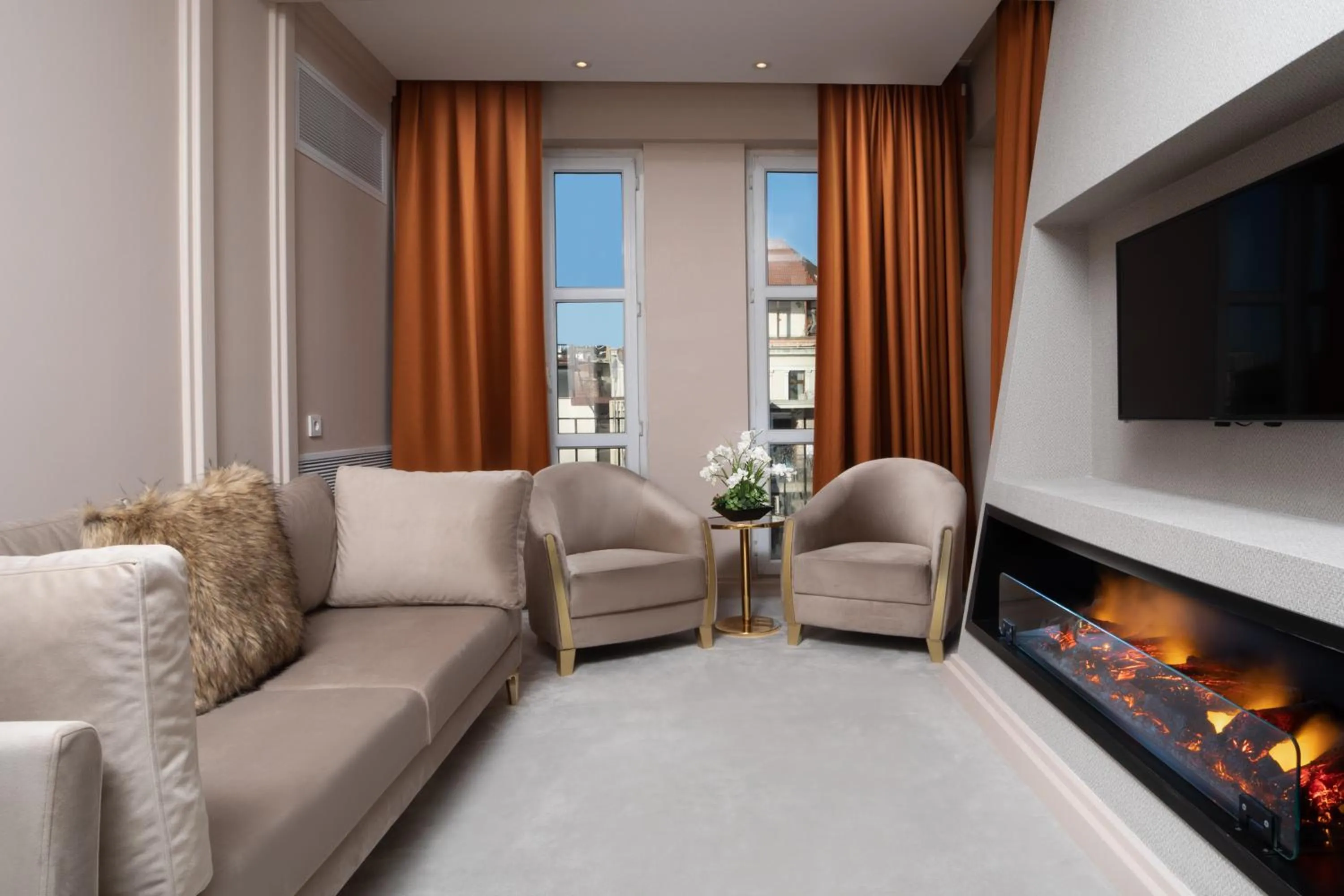 Seating area in Walton Gardens Pera