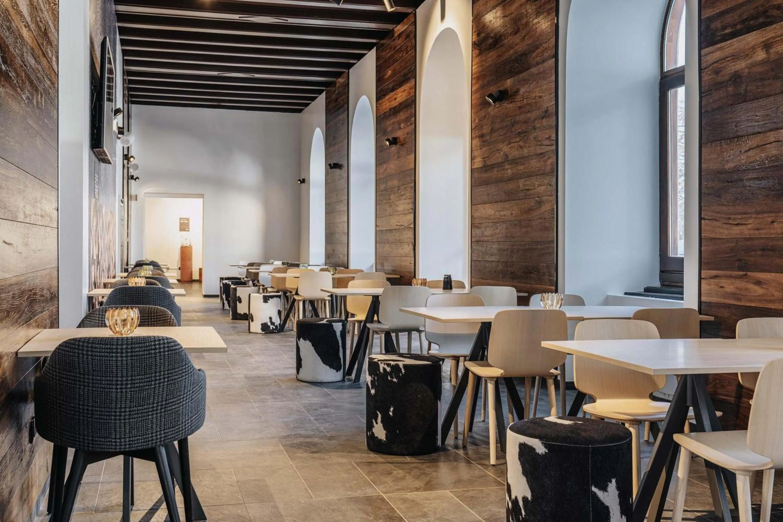 Lounge or bar in B&B Hotel Passo Tre Croci Cortina