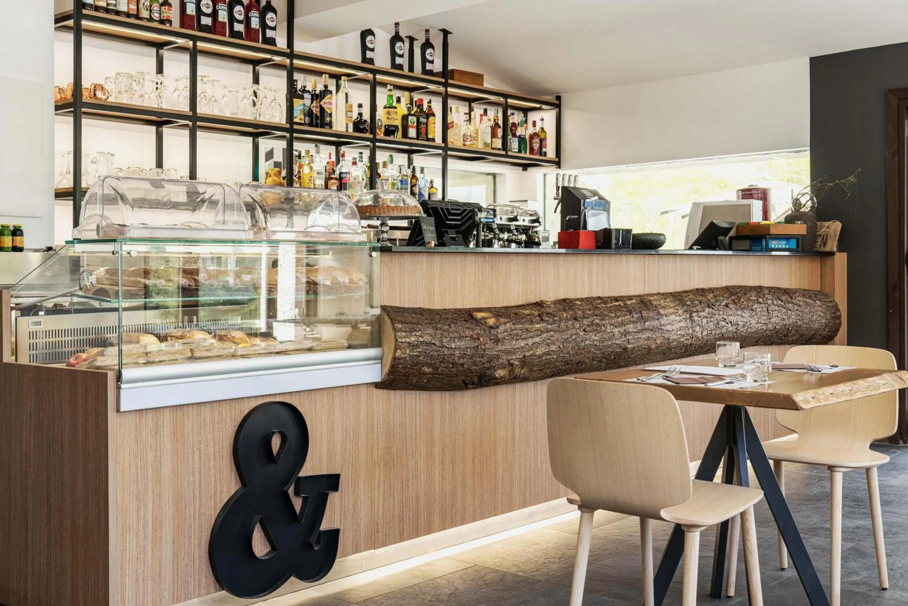 Lounge or bar in B&B Hotel Passo Tre Croci Cortina