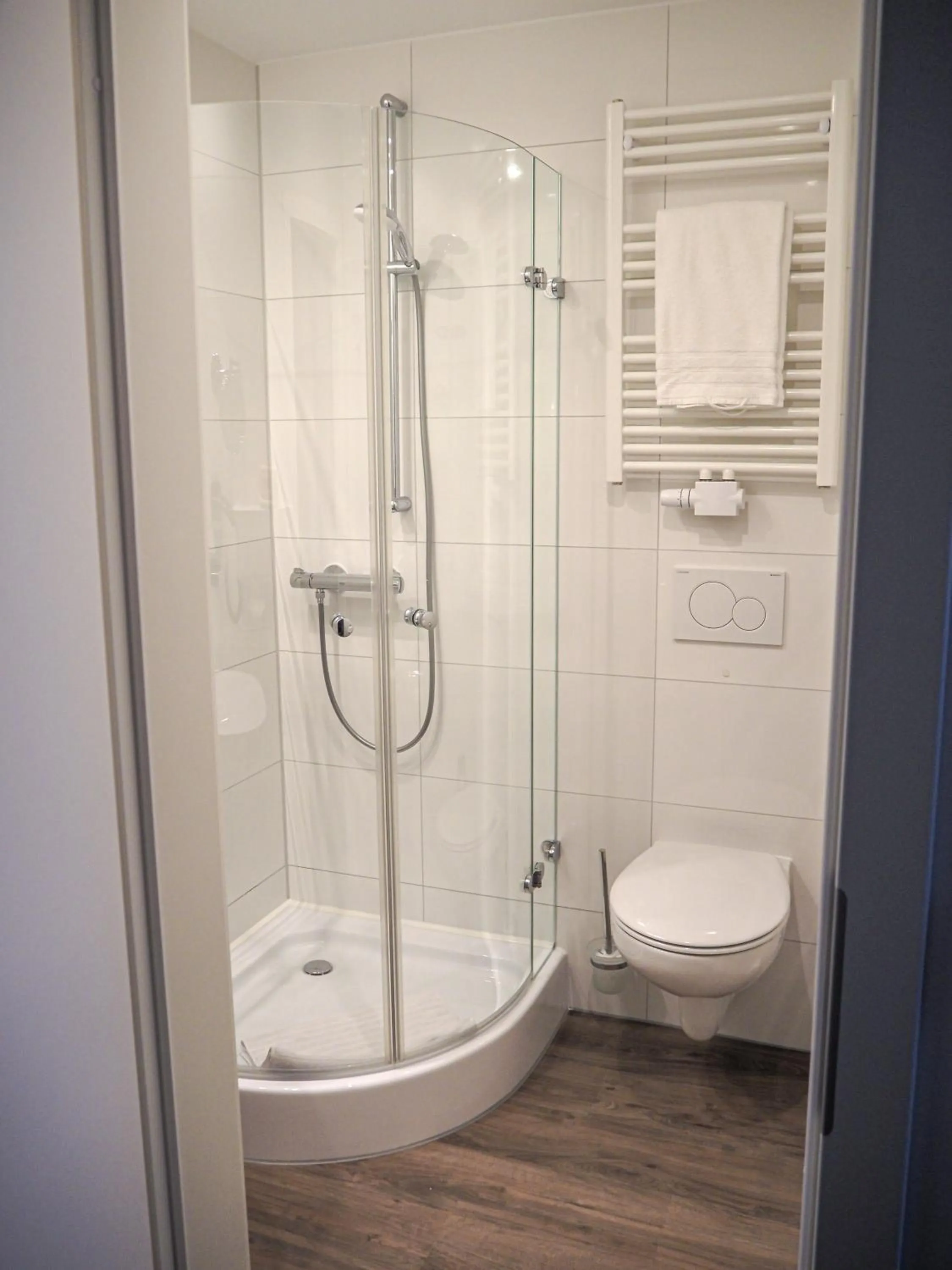 Bathroom in Tante ALMA's Mülheimer Hotel