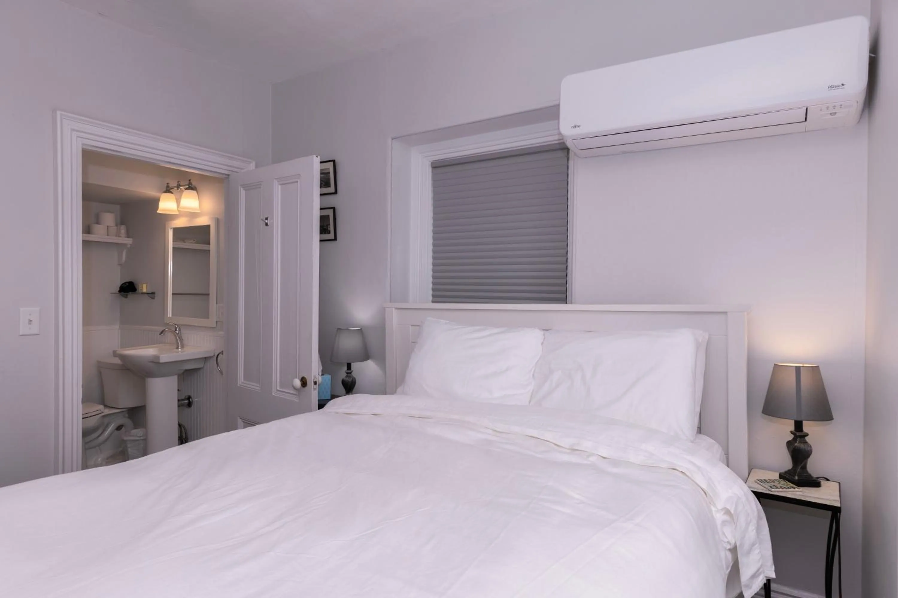 Bed in Prince Albert Guest House, Provincetown