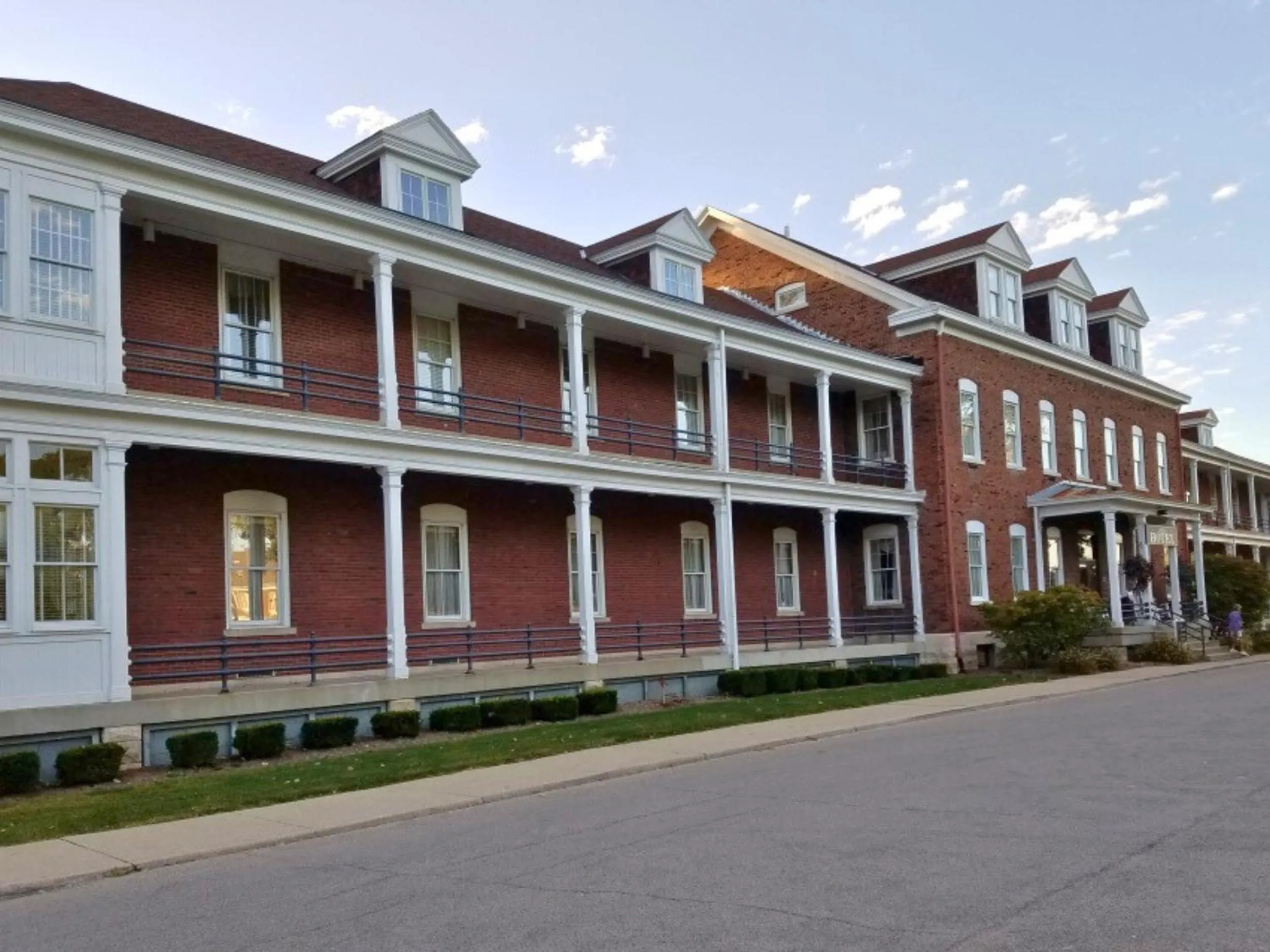 Property building in Fort Harrison State Park Inn