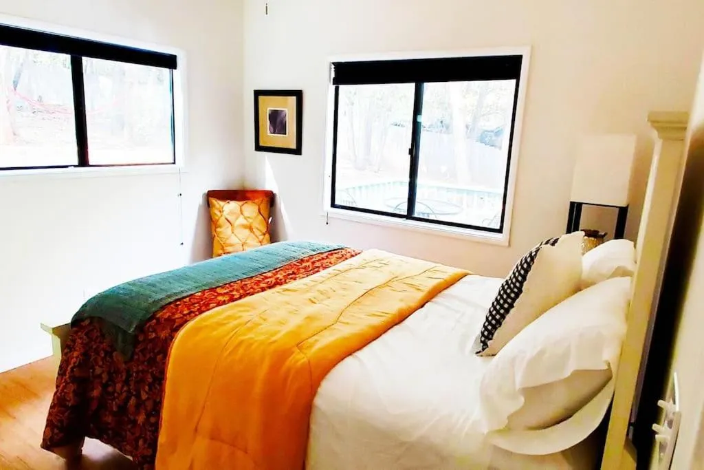 Bed in Pine Hills Cabin in Julian