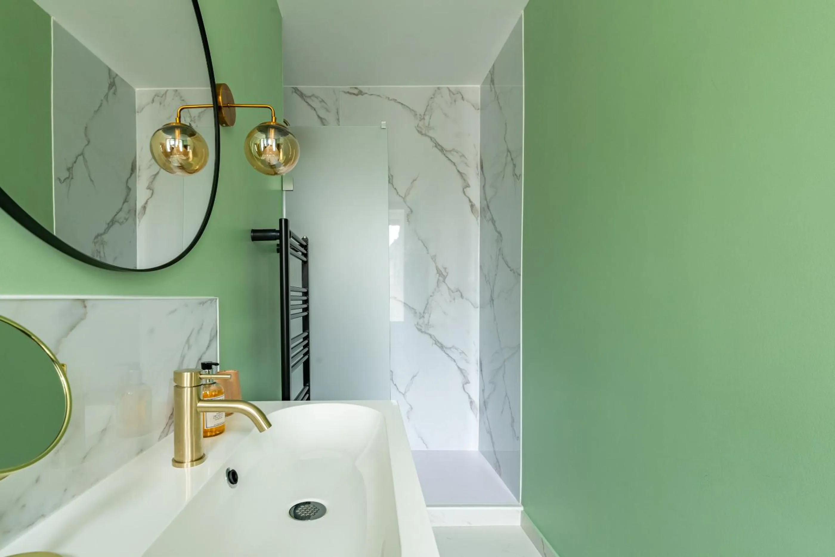 Shower in Chez Camille