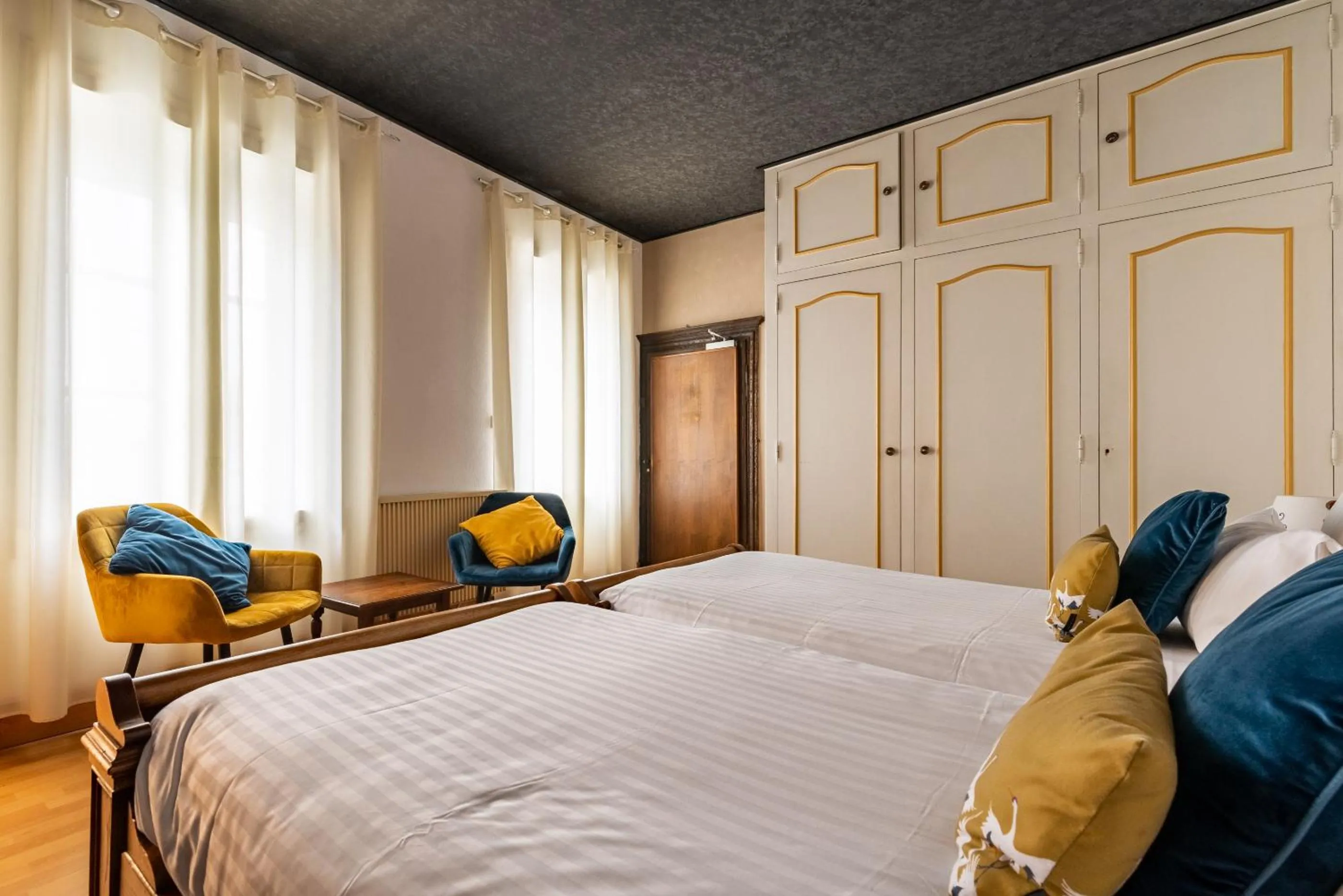 Photo of the whole room, Bed in Chez Camille