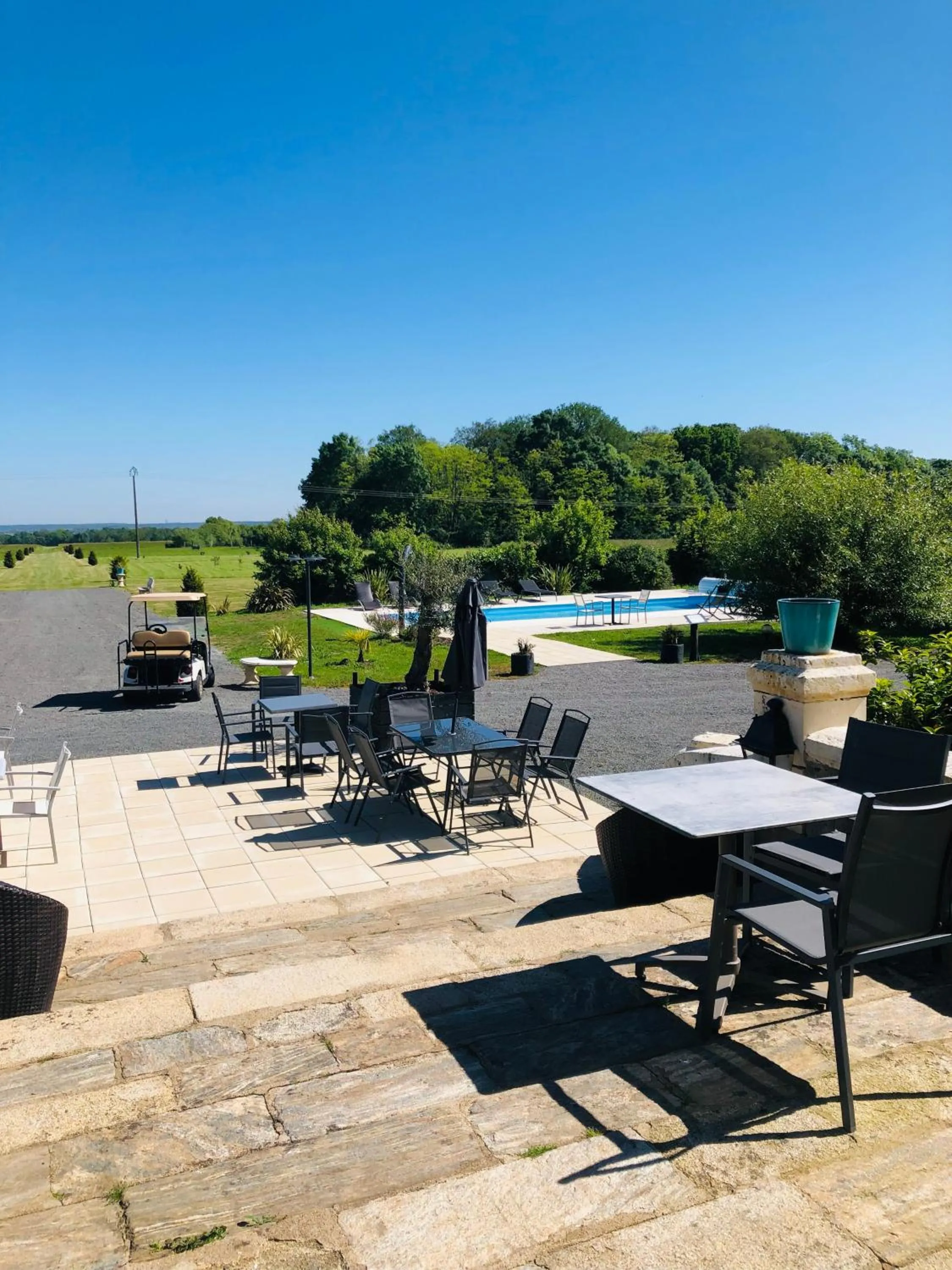 Spring in Hôtel Particulier CHÂTEAU DES MARAIS Proximité et vue sur le Lac de Grand lieu