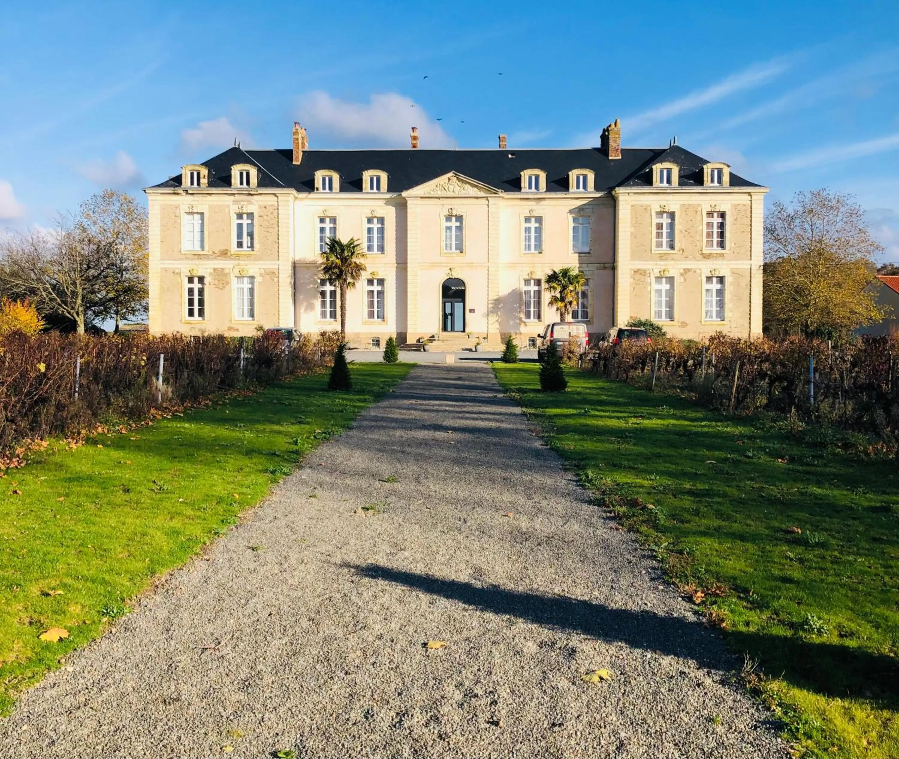 Facade/entrance in Hôtel Particulier CHÂTEAU DES MARAIS Proximité et vue sur le Lac de Grand lieu