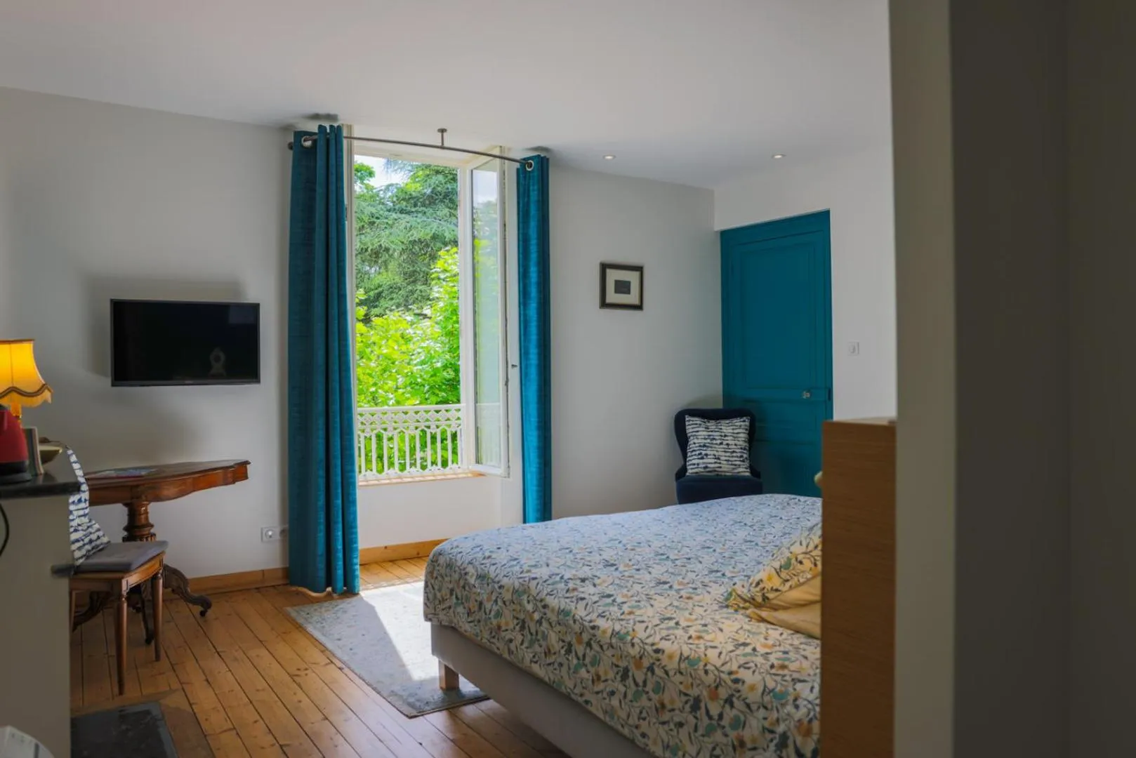 Photo of the whole room, Bed in Clos Ceres