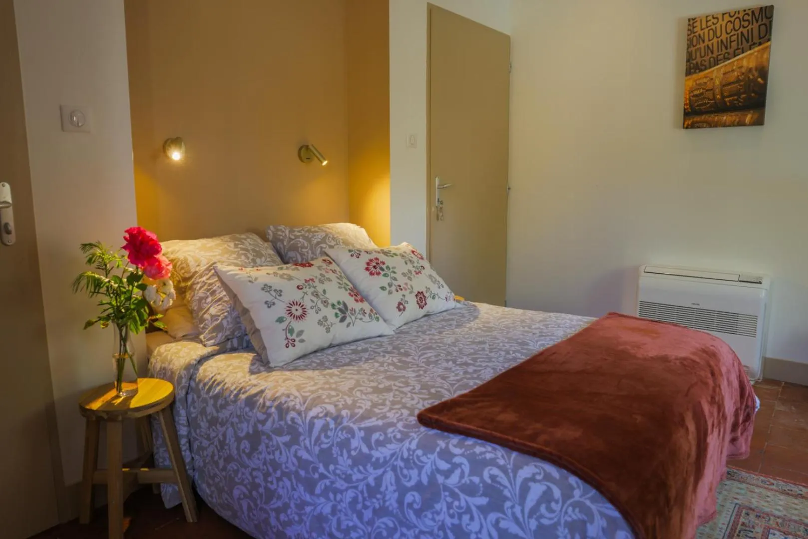 Photo of the whole room, Bed in Clos Ceres