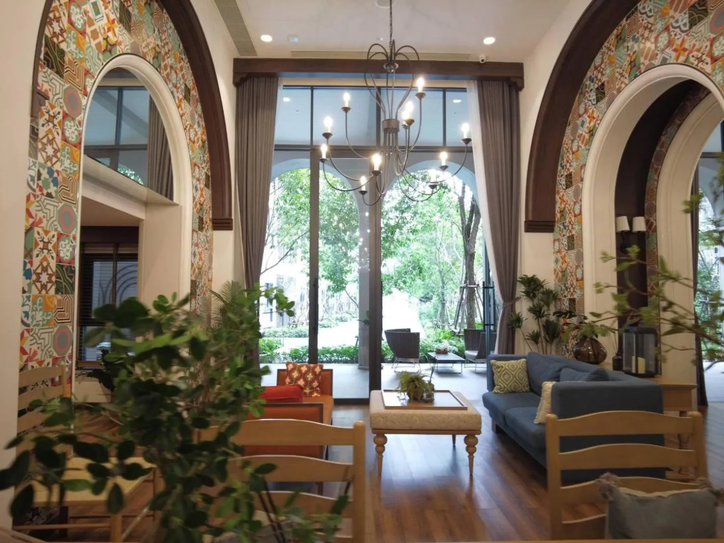 Communal lounge/ TV room in La Casita Hua Hin by Holiyay