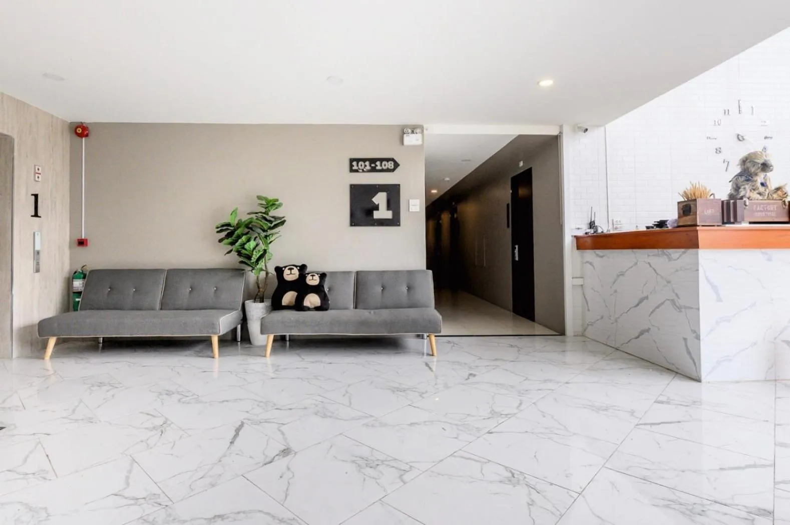 Lobby or reception in BEAR’S DEN HOTEL PATTAYA