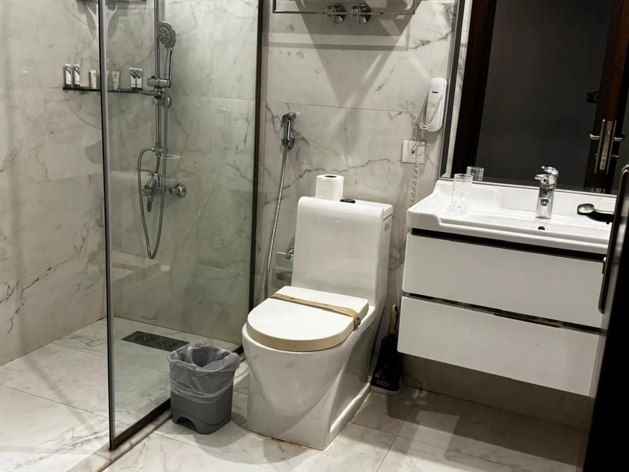 Toilet in Coupard Hotel