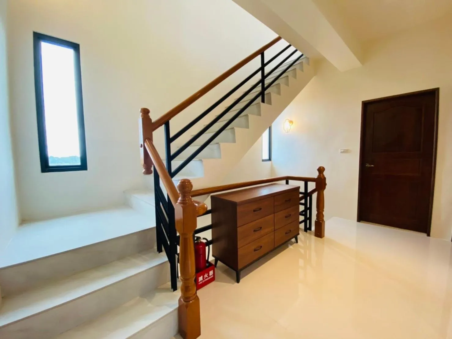 Communal lounge/ TV room in J.W Manbo Taroko