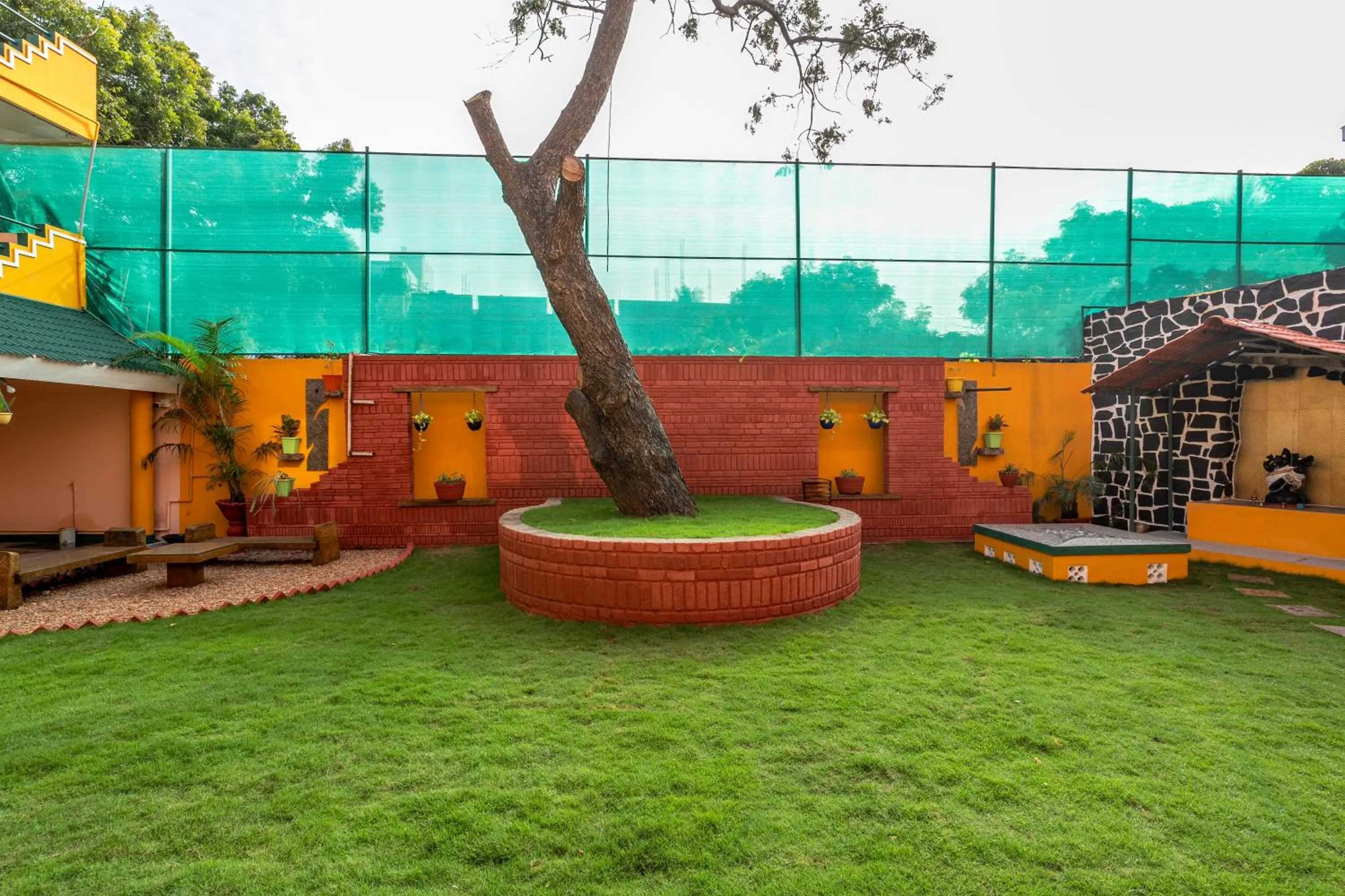 Garden in La Courtyard