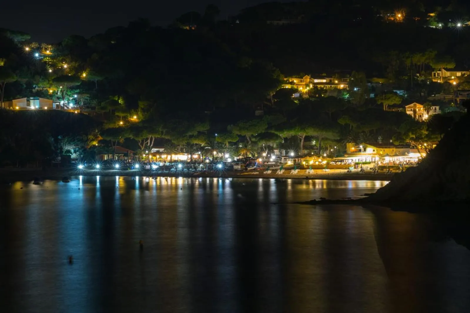 Night in Mandel 2 Residence by Mandel club