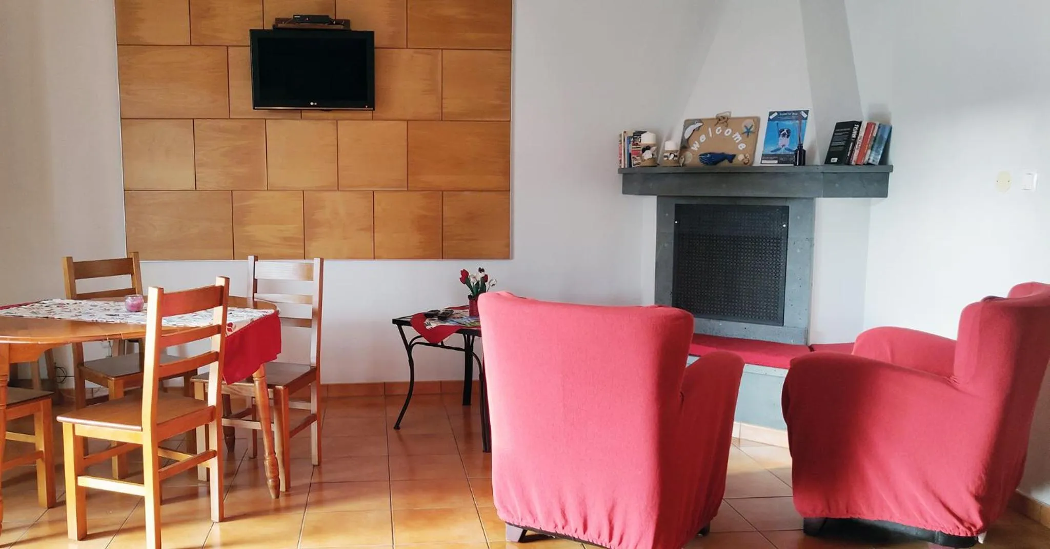 Communal lounge/ TV room in Rainbow Guest House