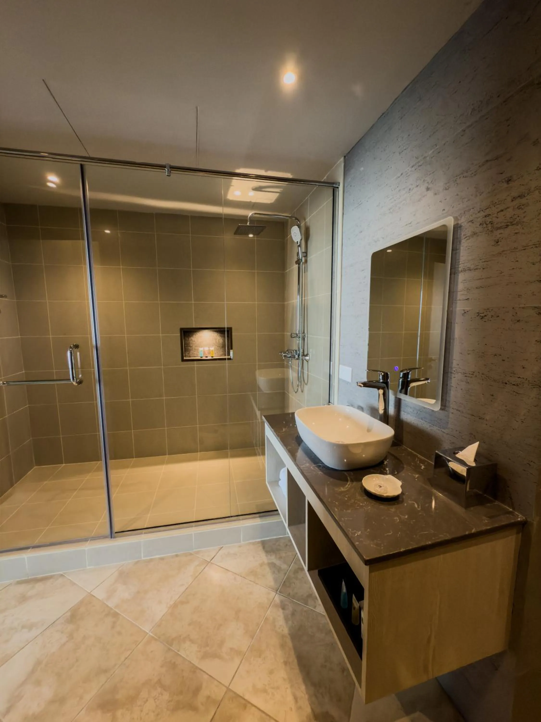 Shower in Blue Beach Tower The Walk JBR