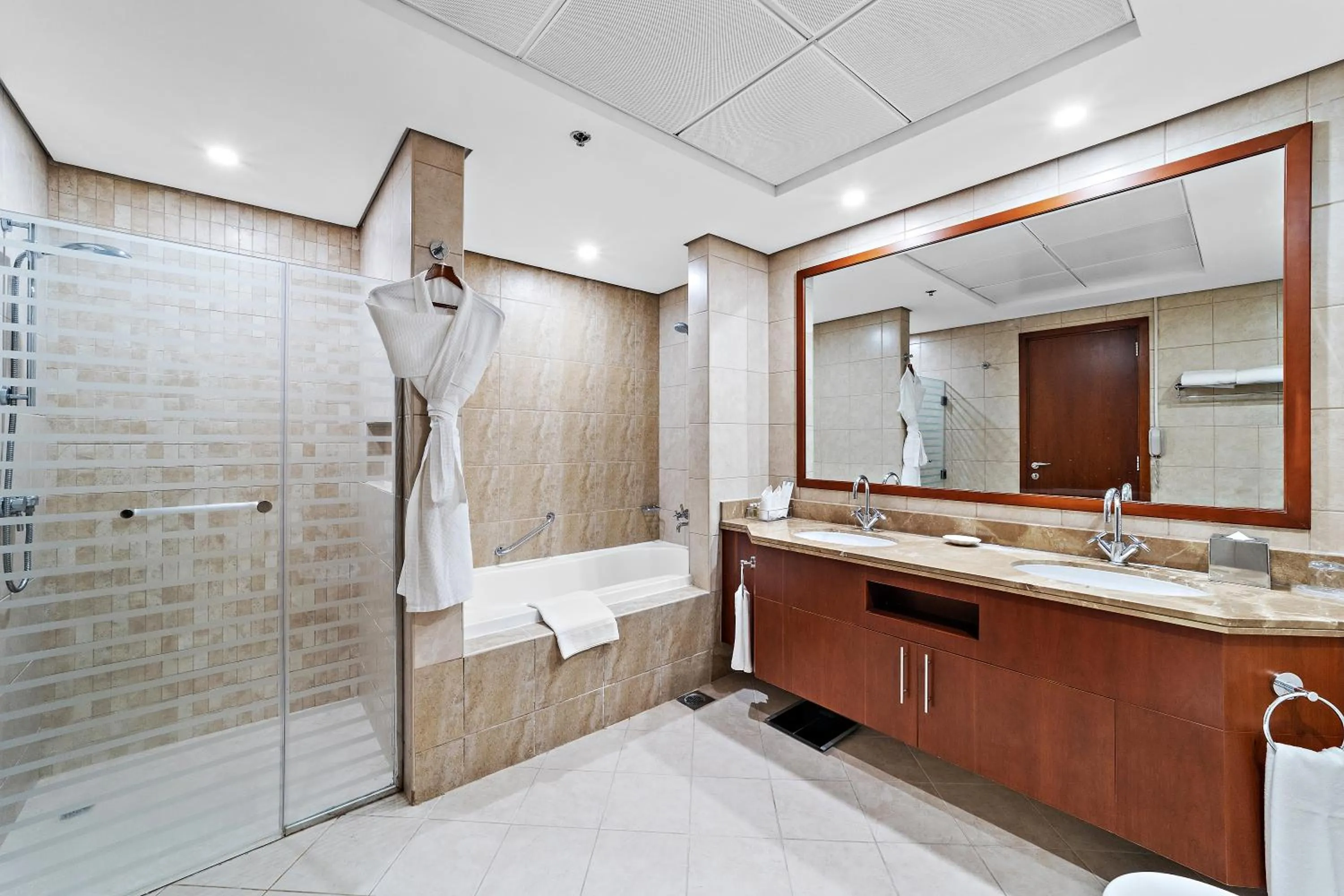 Shower in Blue Beach Tower The Walk JBR