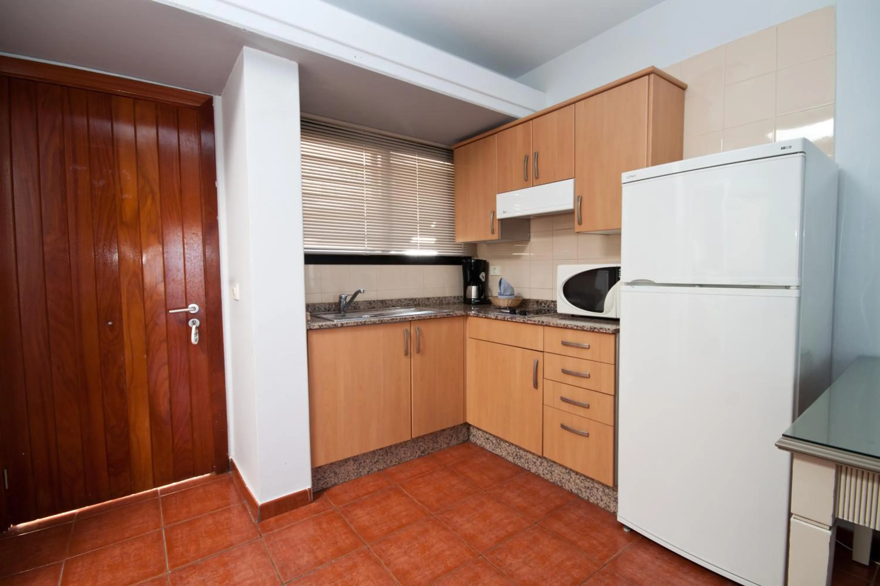 Kitchen or kitchenette in Amadores Beach Apartments