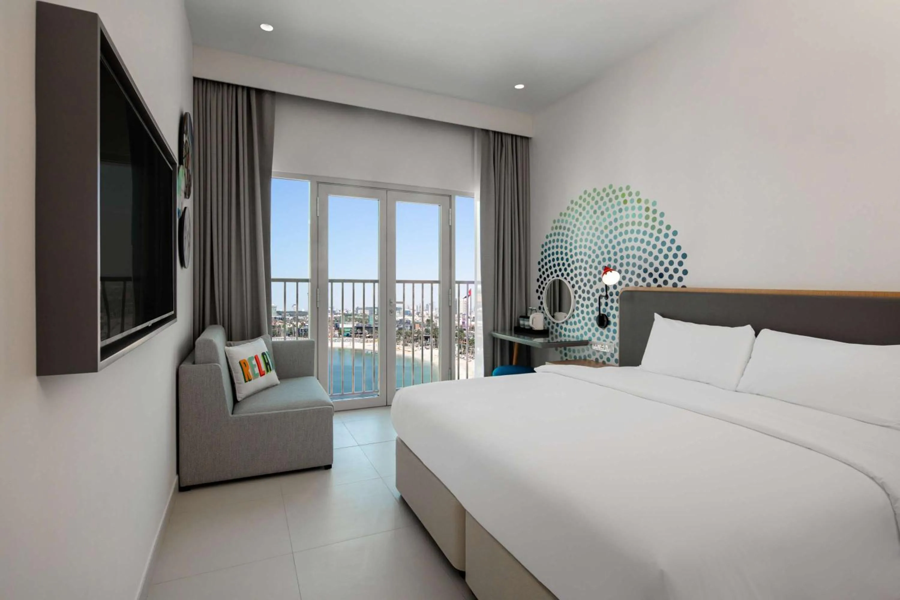 Bedroom, Bed in Rove La Mer Beach, Jumeirah