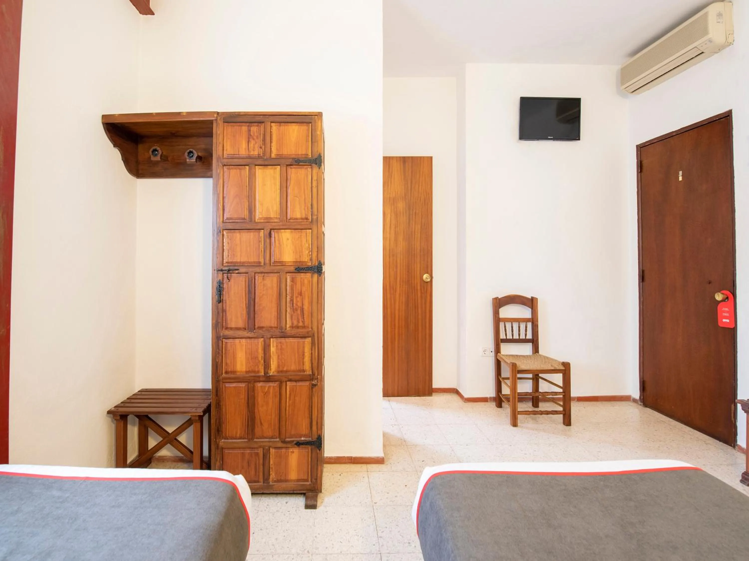 TV and multimedia, Bed in Hostal Santiago