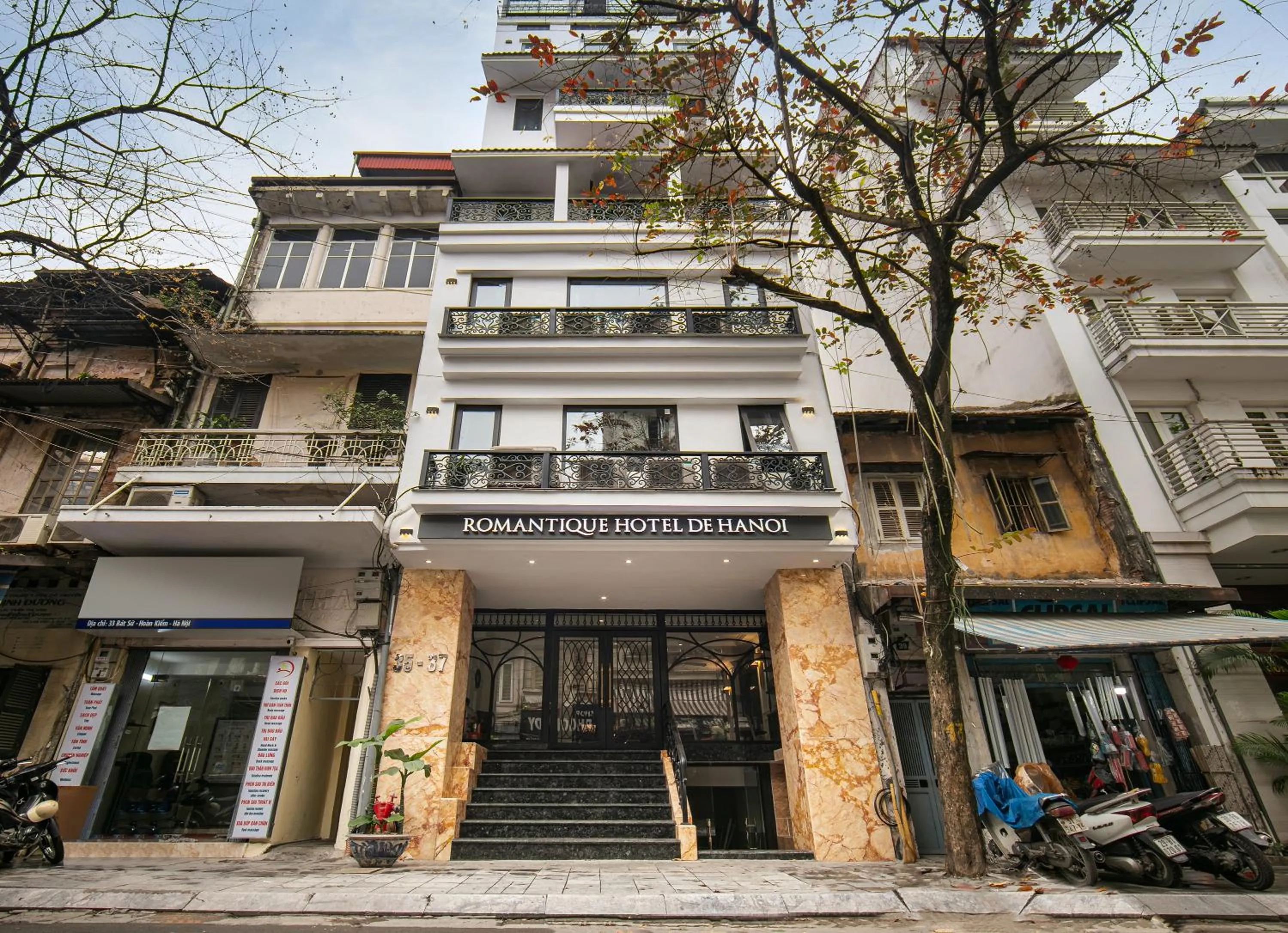Property building in Romantique Hotel De Hanoi