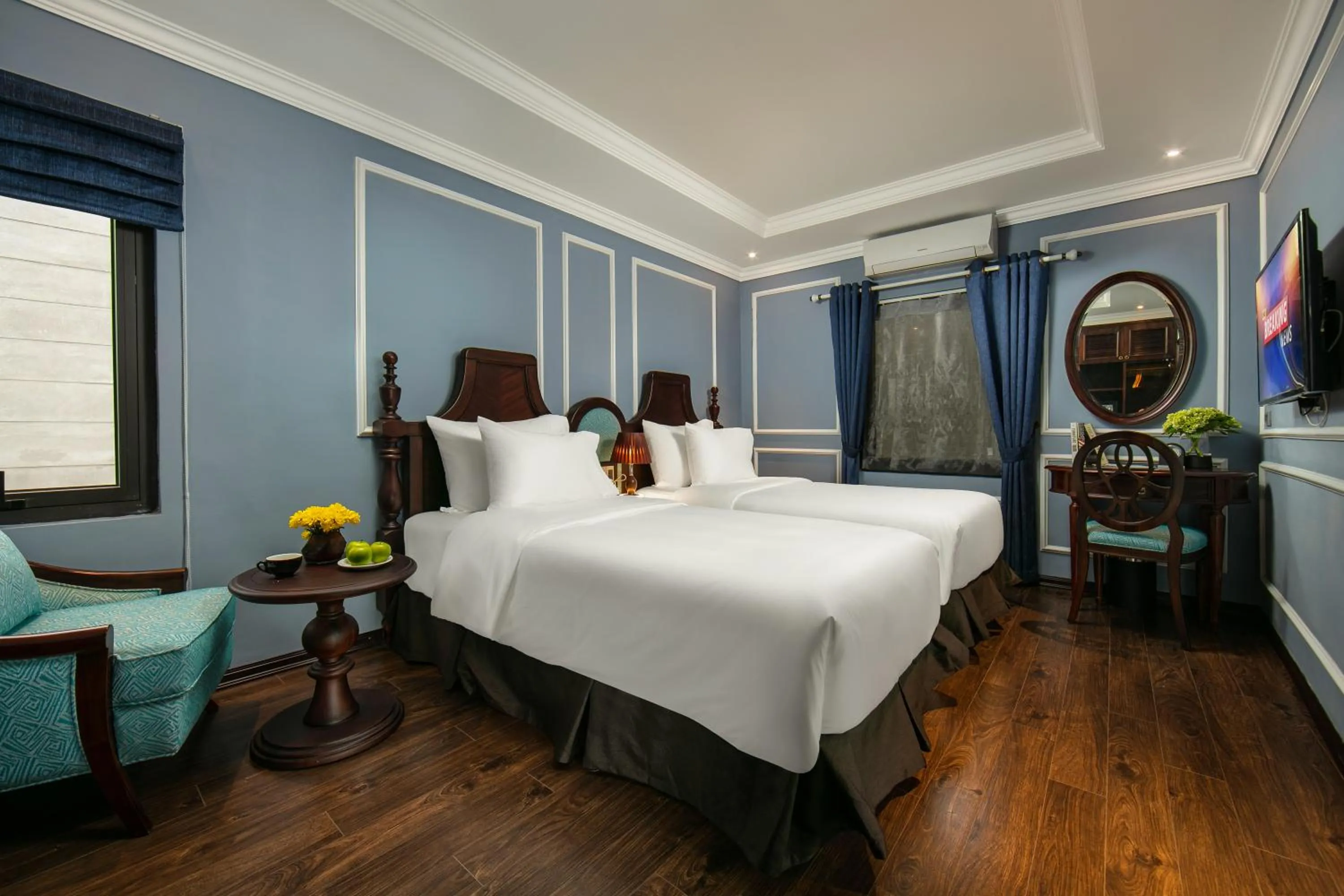 Photo of the whole room, Bed in Romantique Hotel De Hanoi