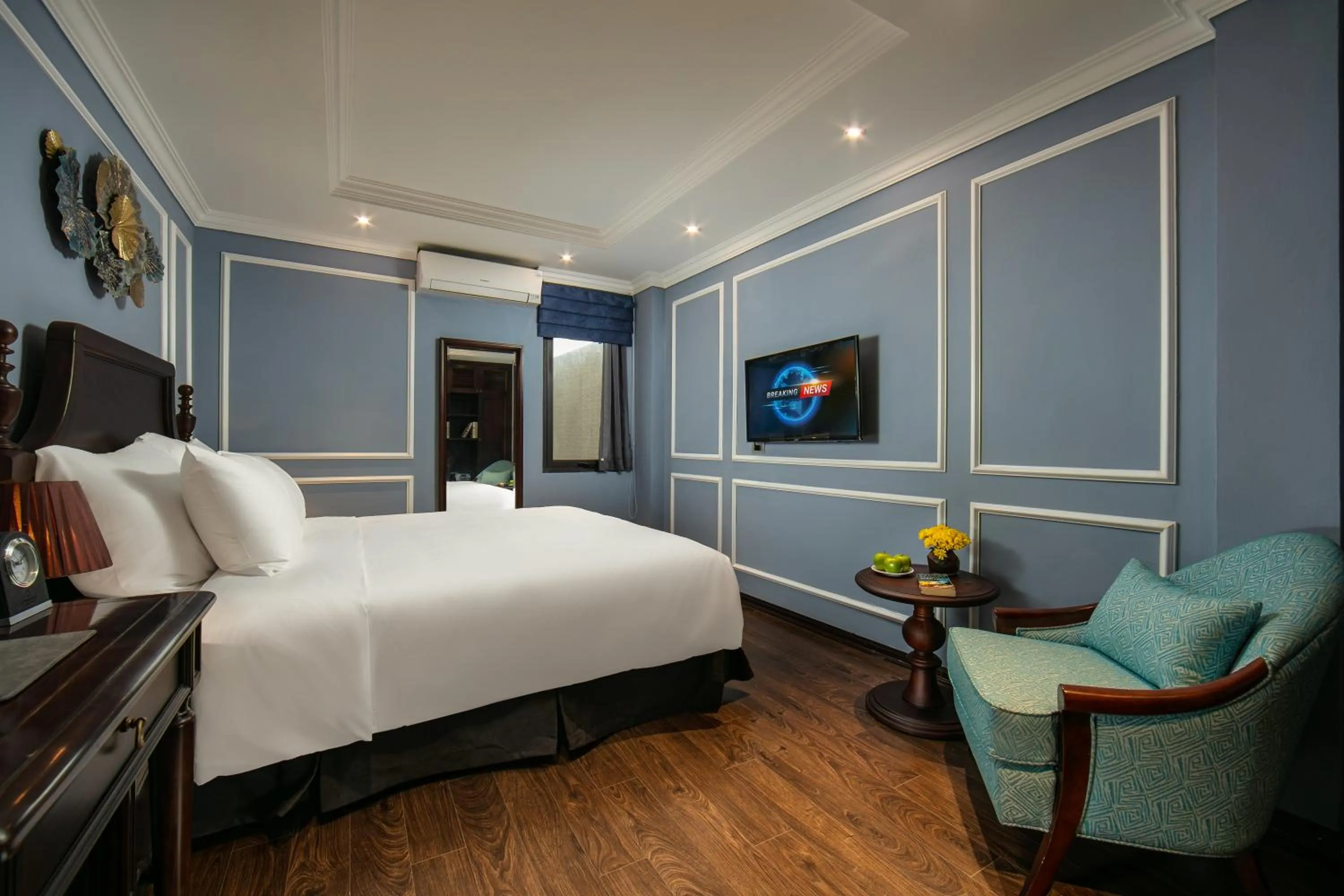 Bed in Romantique Hotel De Hanoi