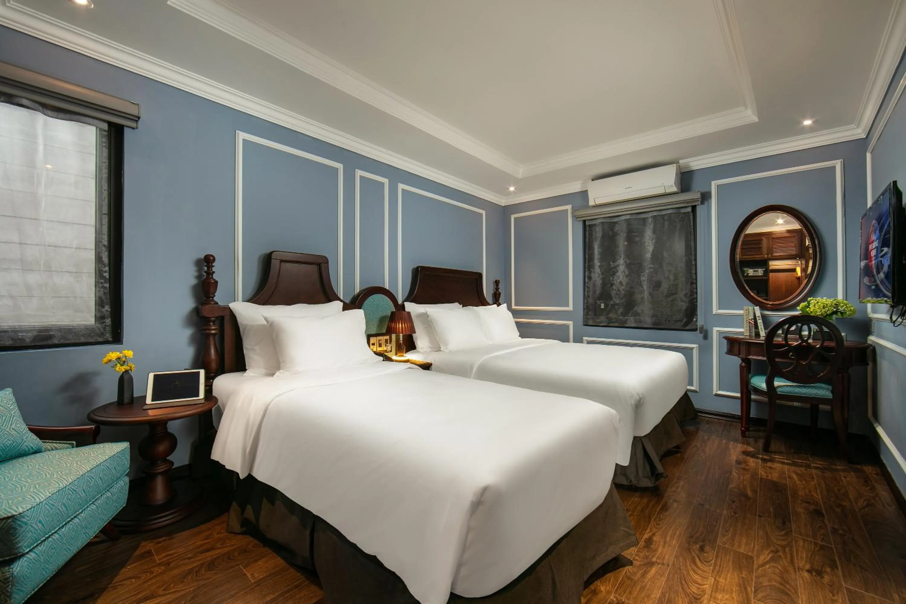 Photo of the whole room, Bed in Romantique Hotel De Hanoi