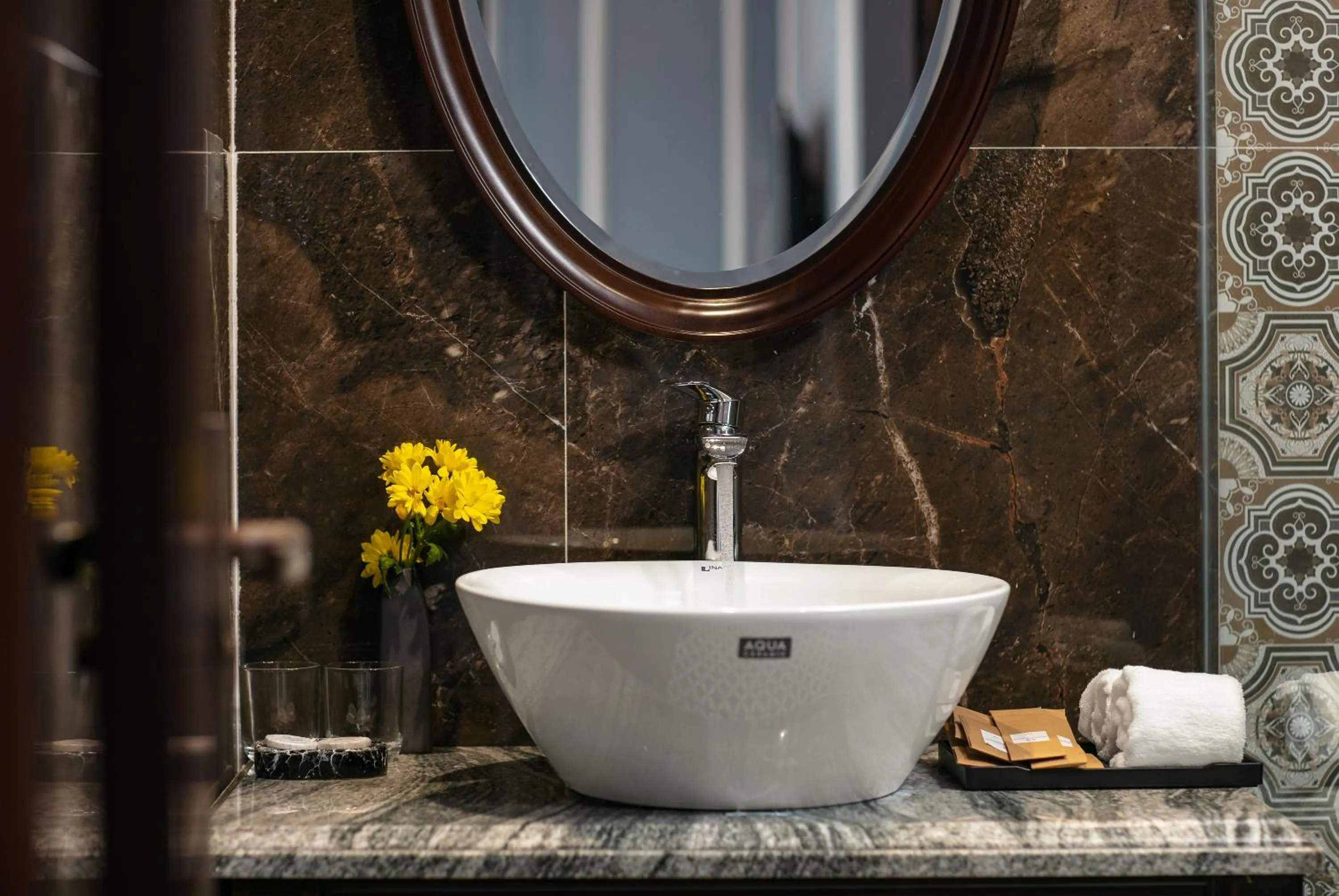 Bathroom in Romantique Hotel De Hanoi