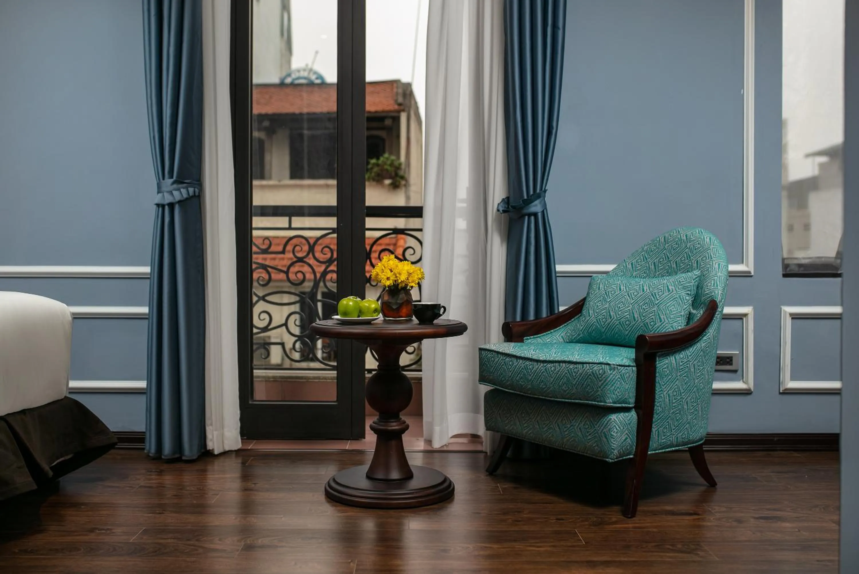 Seating area in Romantique Hotel De Hanoi