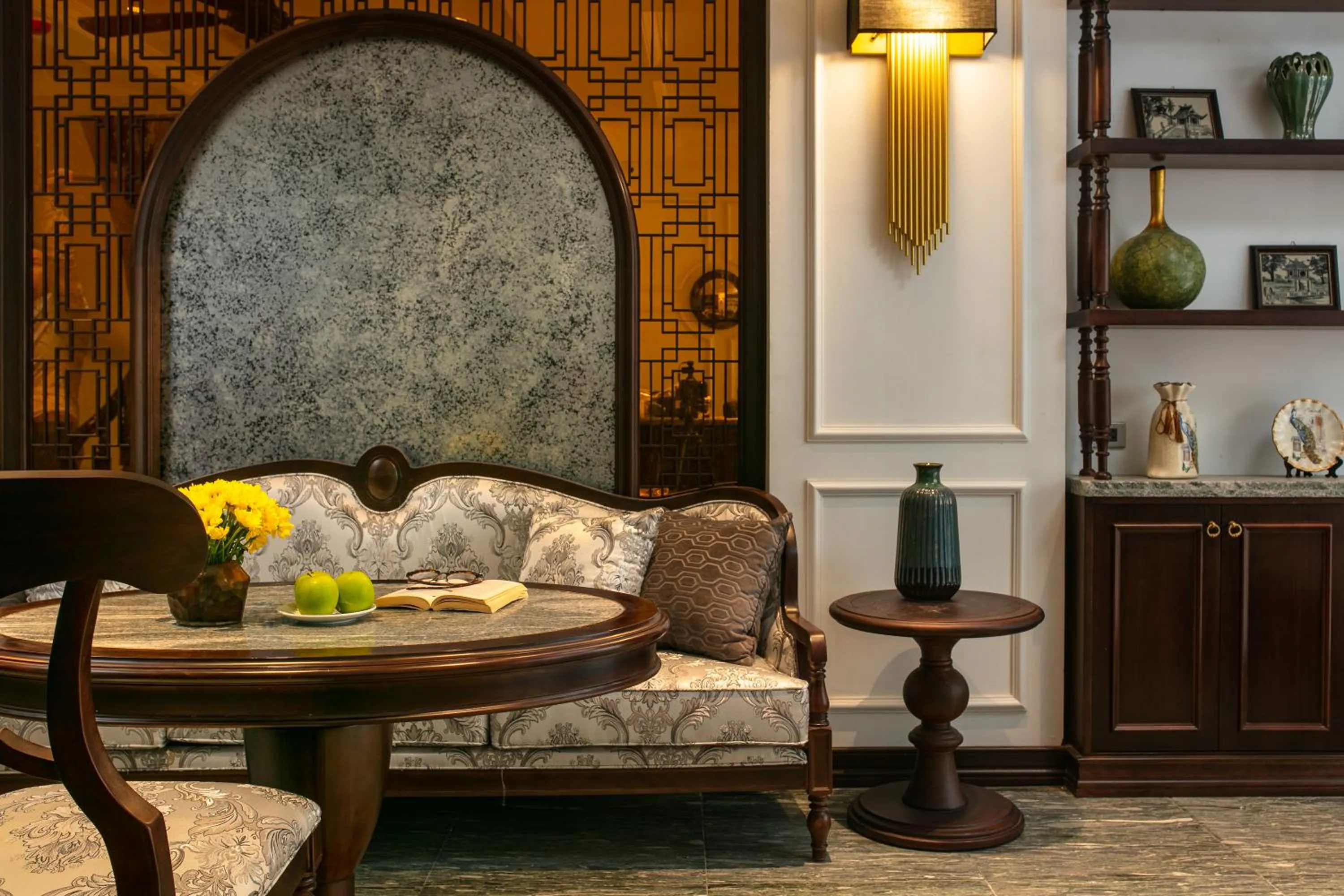 Lobby or reception in Romantique Hotel De Hanoi