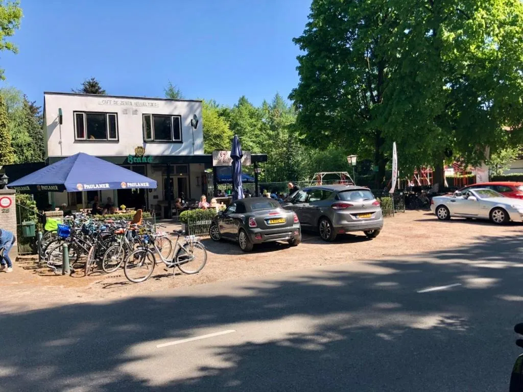 group of guests in B&B 't Mjeels Pierke