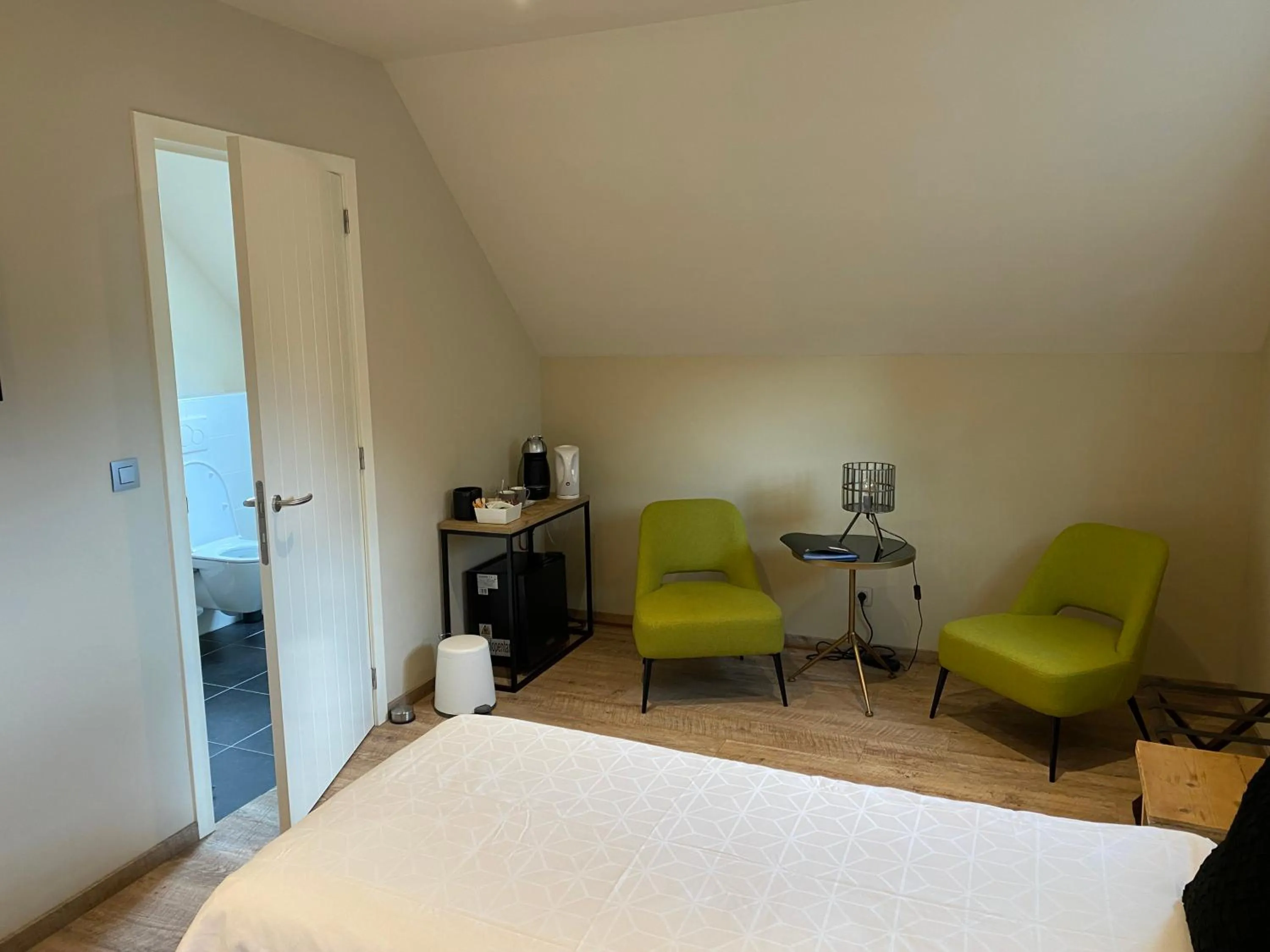 Living room, Bed in B&B 't Mjeels Pierke