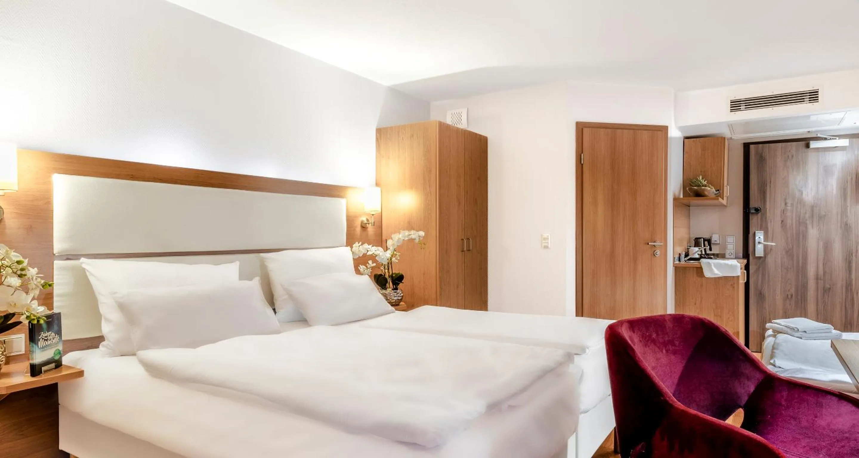 Bed in PLAZA INN Heilbronn