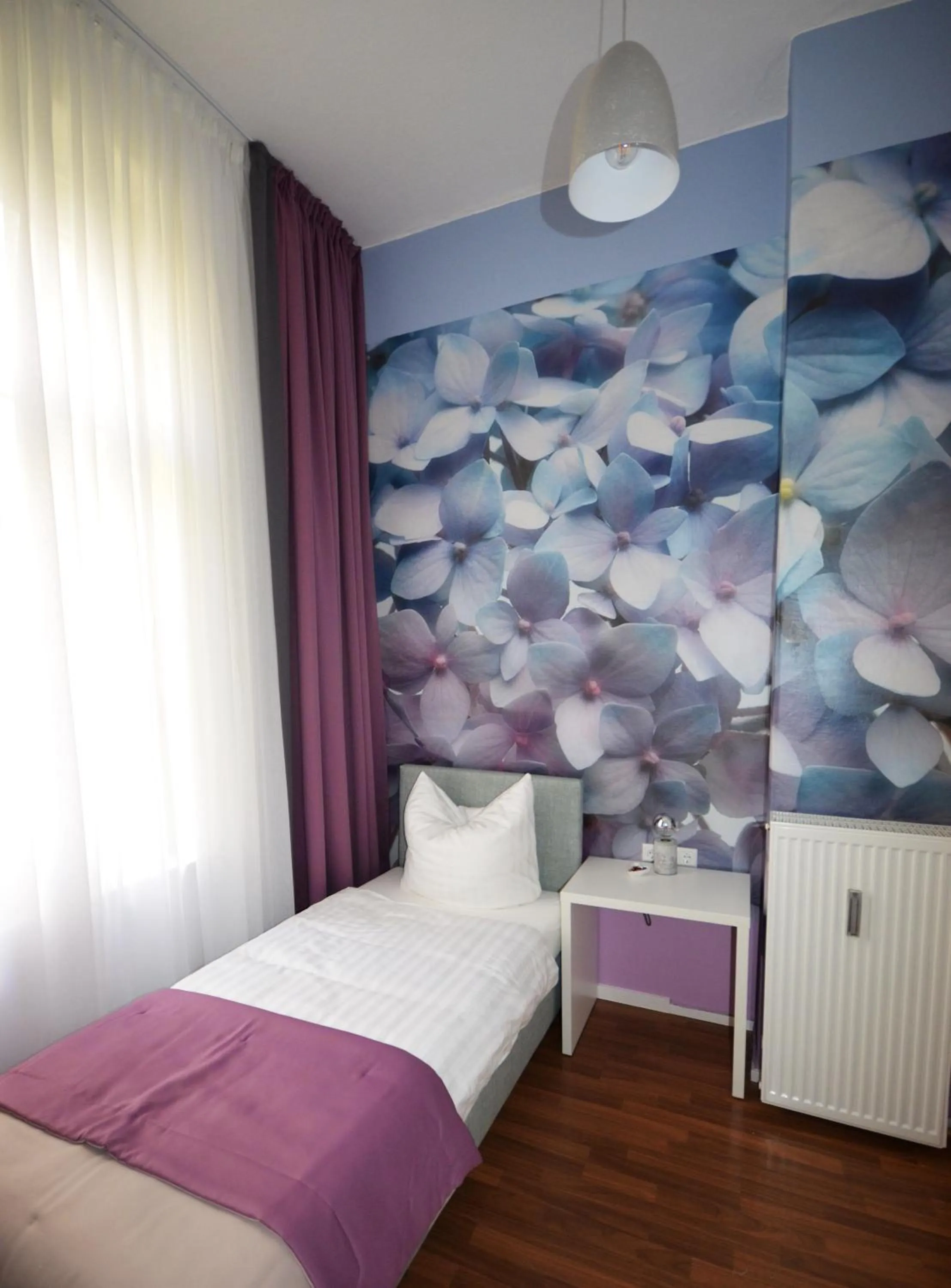 Photo of the whole room, Bed in Hotel Reverey * kontaktloser Self Check-In *