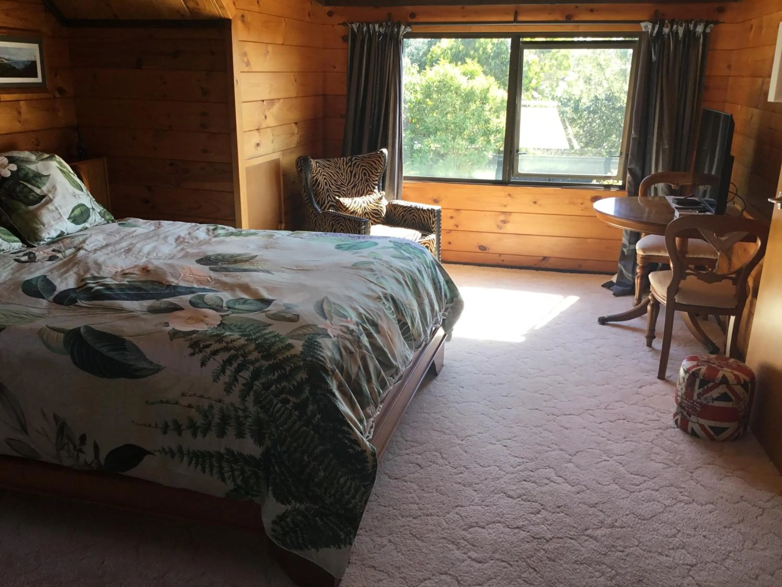 Bed in Norfolk Gardens Bed and Breakfast