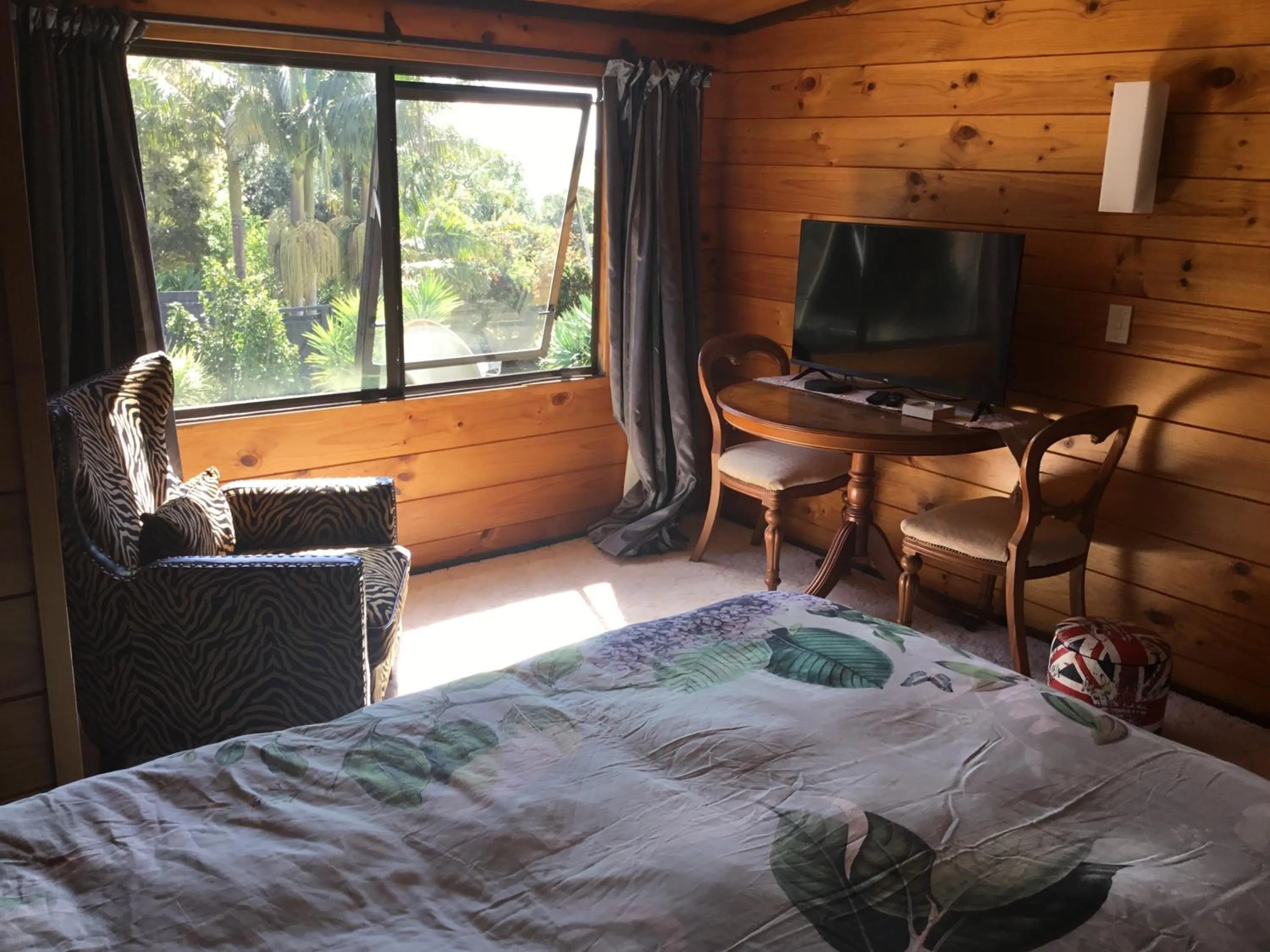 Bed in Norfolk Gardens Bed and Breakfast