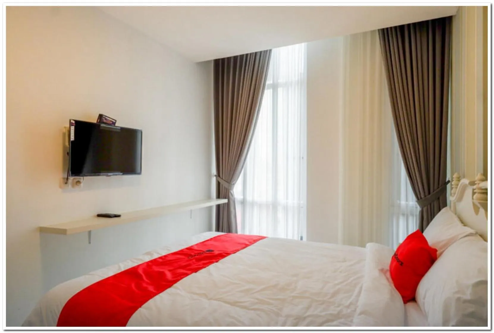 Bed in RedDoorz Plus @ Madukoro Raya Semarang