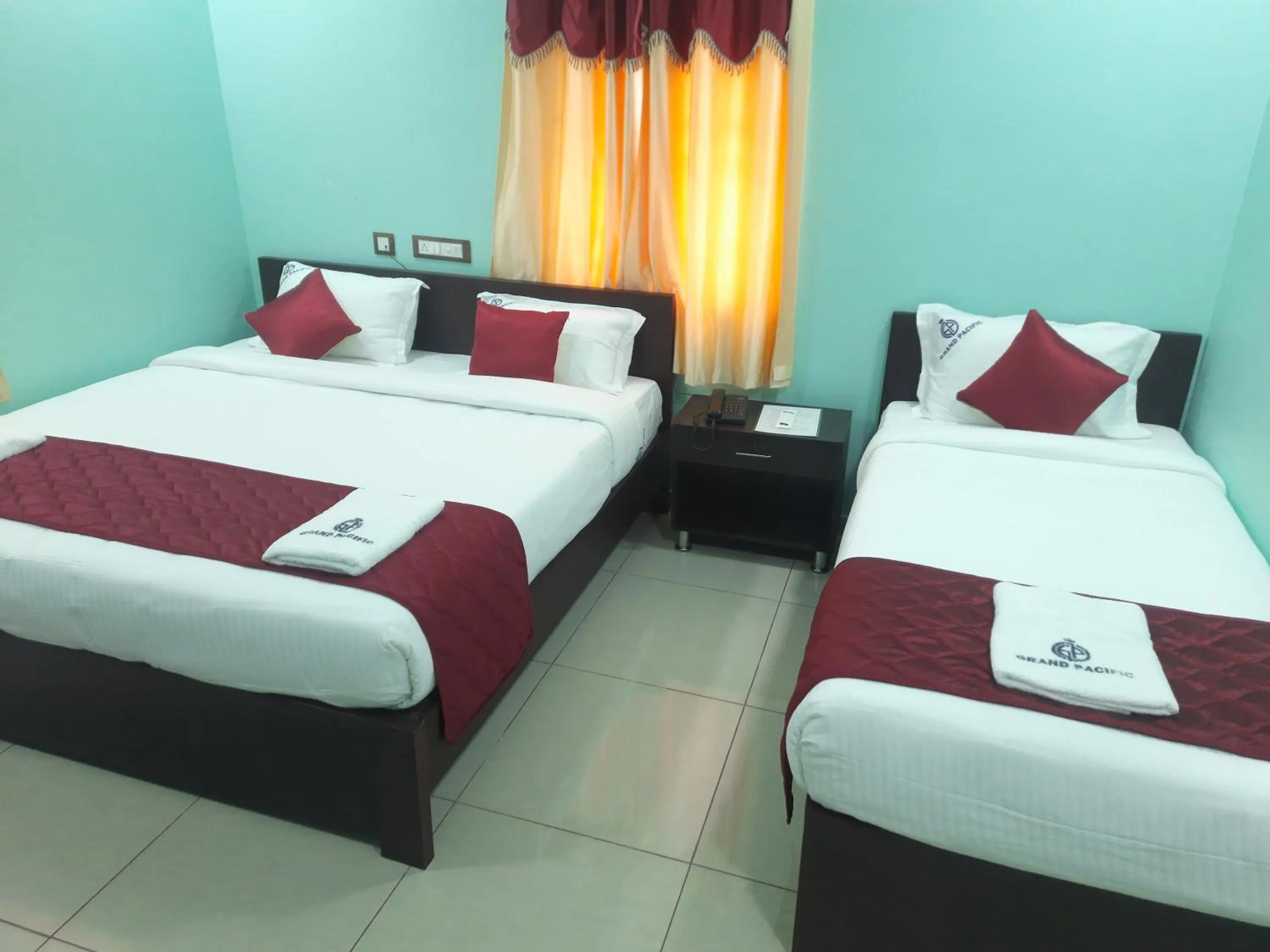 Bedroom, Bed in Grand Pacific