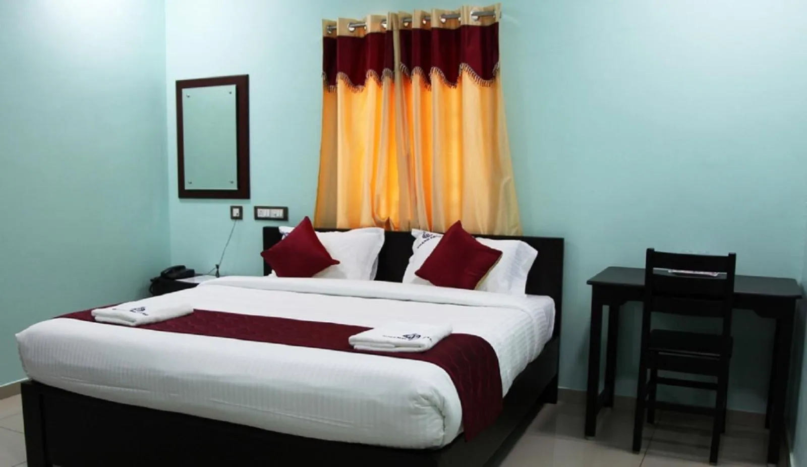 Bedroom, Bed in Grand Pacific