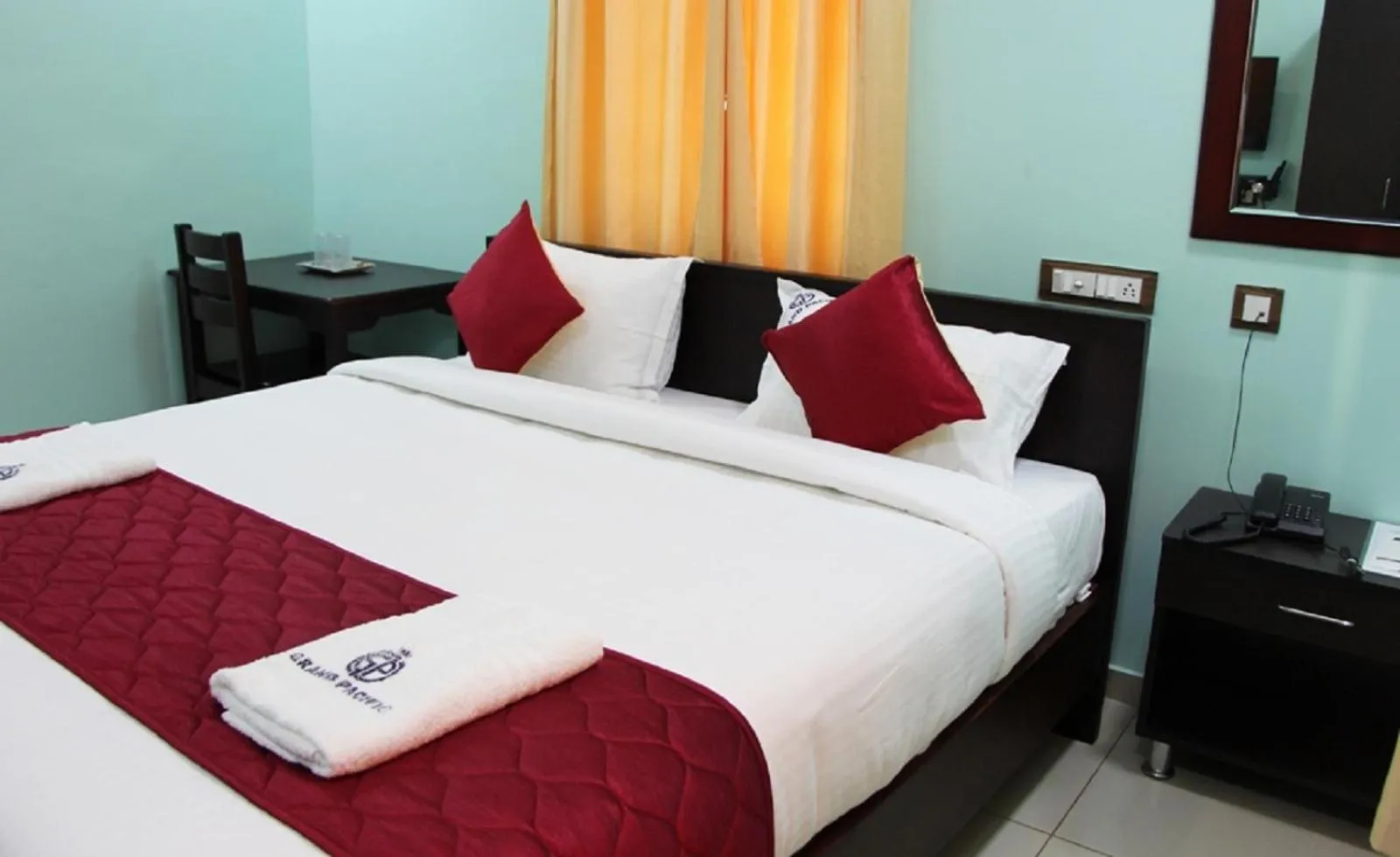 Bedroom, Bed in Grand Pacific