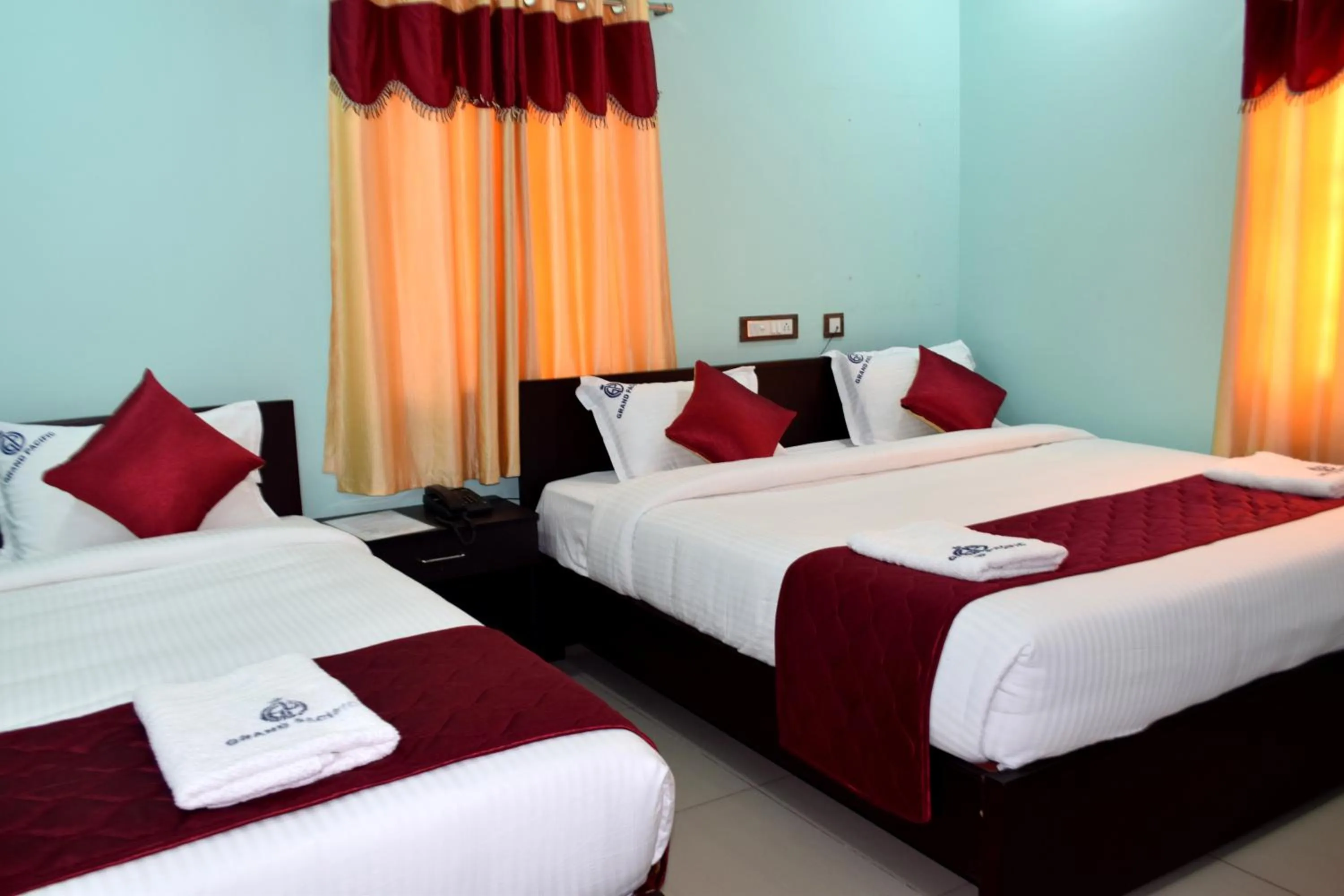 Bedroom, Bed in Grand Pacific