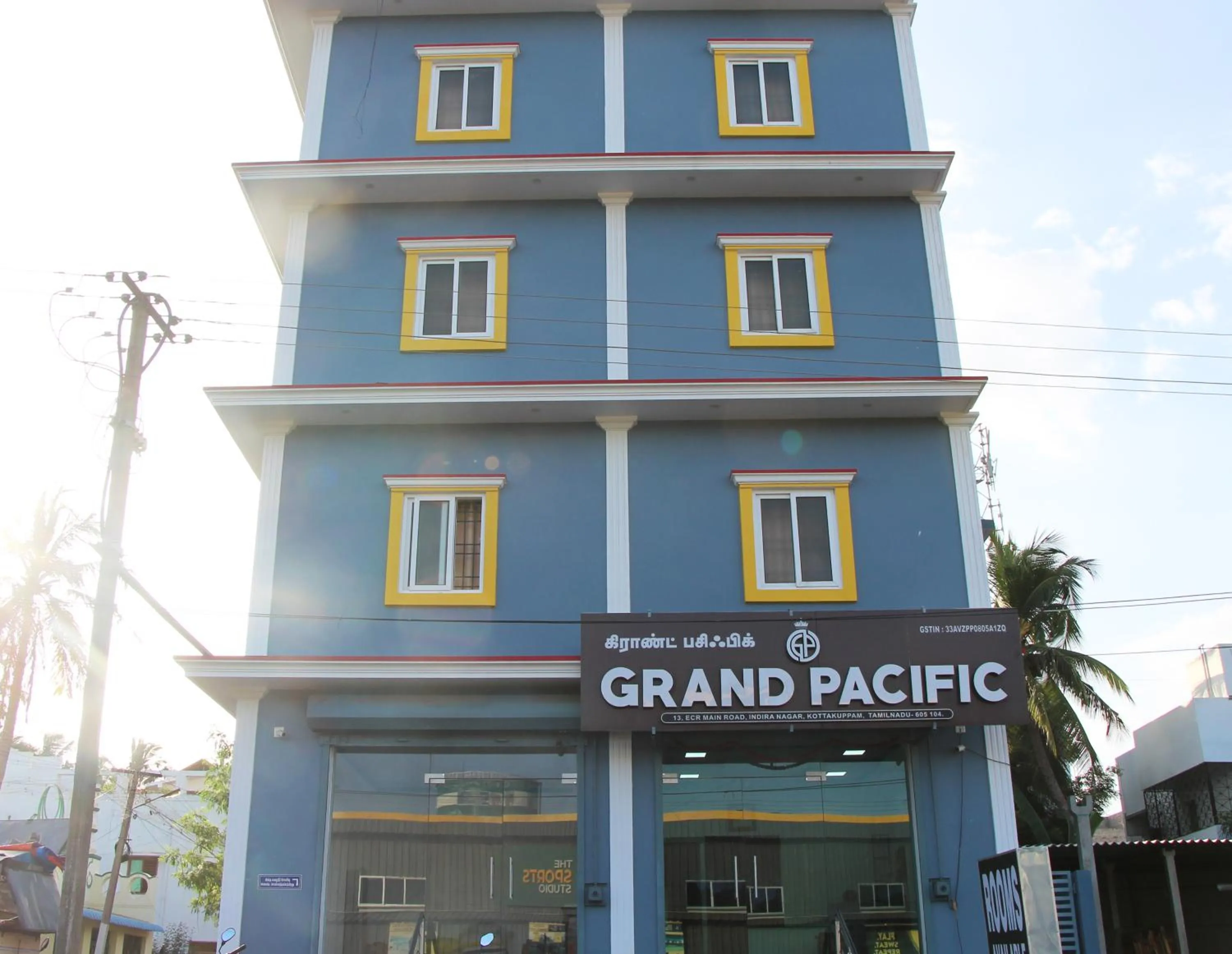 Facade/entrance in Grand Pacific