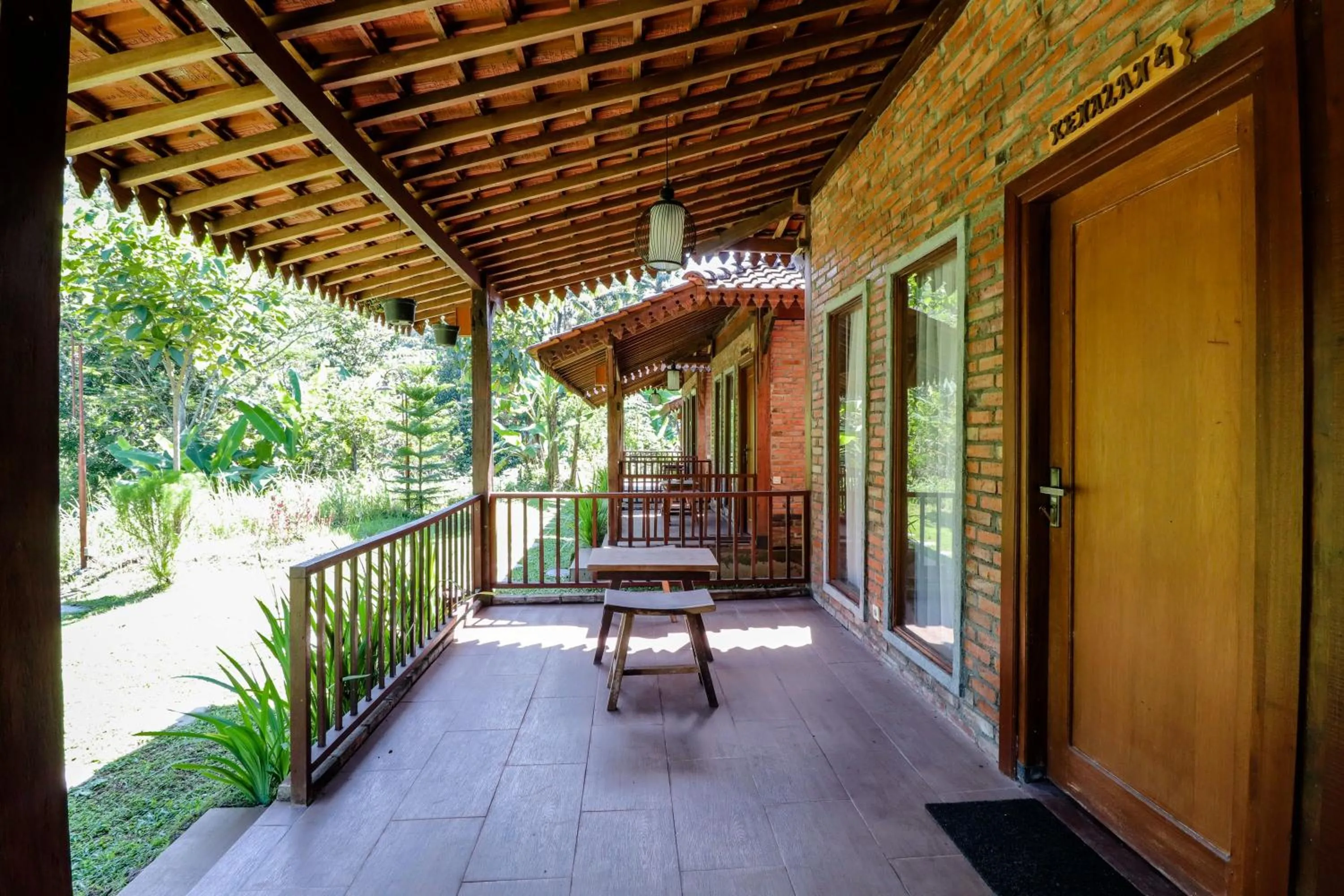 Property building in Balkondes Kenalan