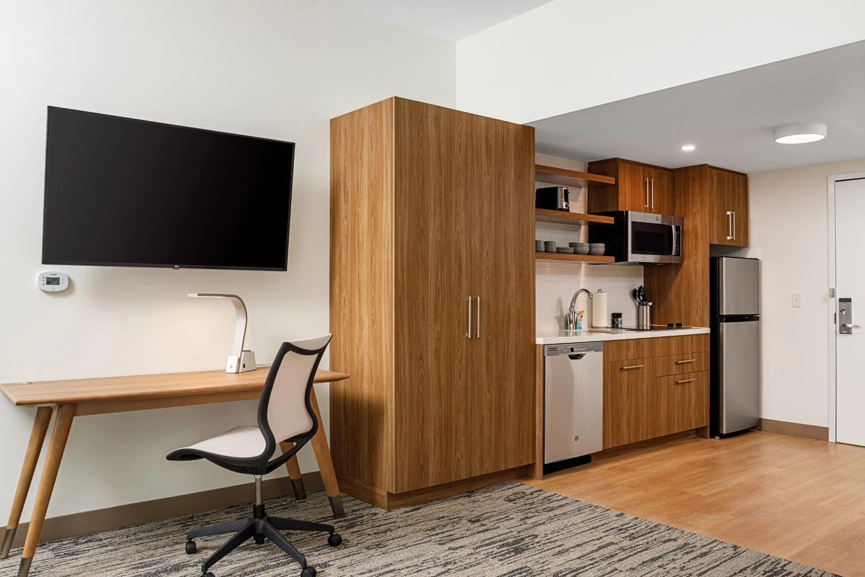 Kitchen or kitchenette in Element Nashville Vanderbilt West End