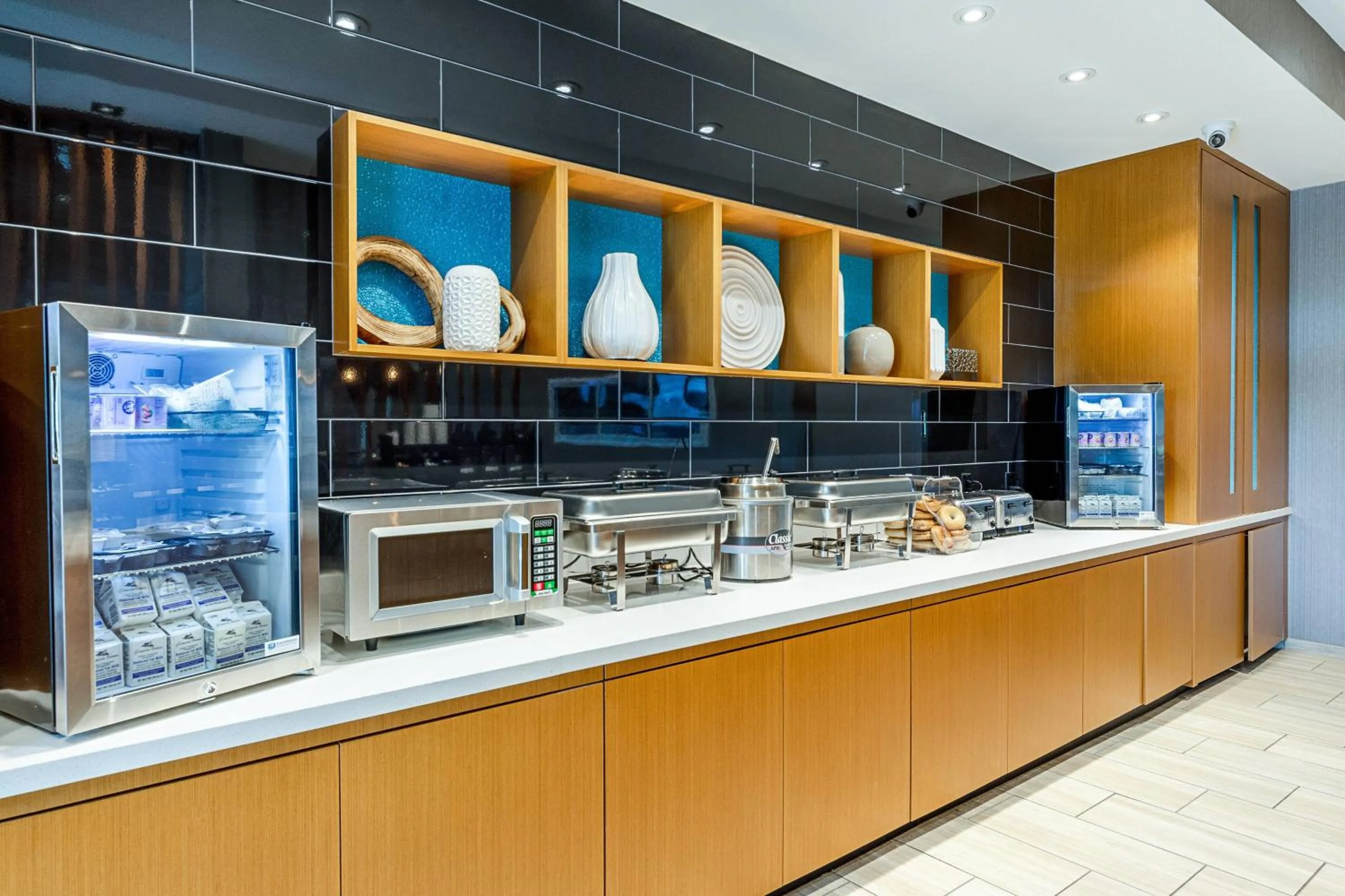 Breakfast in SpringHill Suites By Marriott Charleston Airport & Convention Center