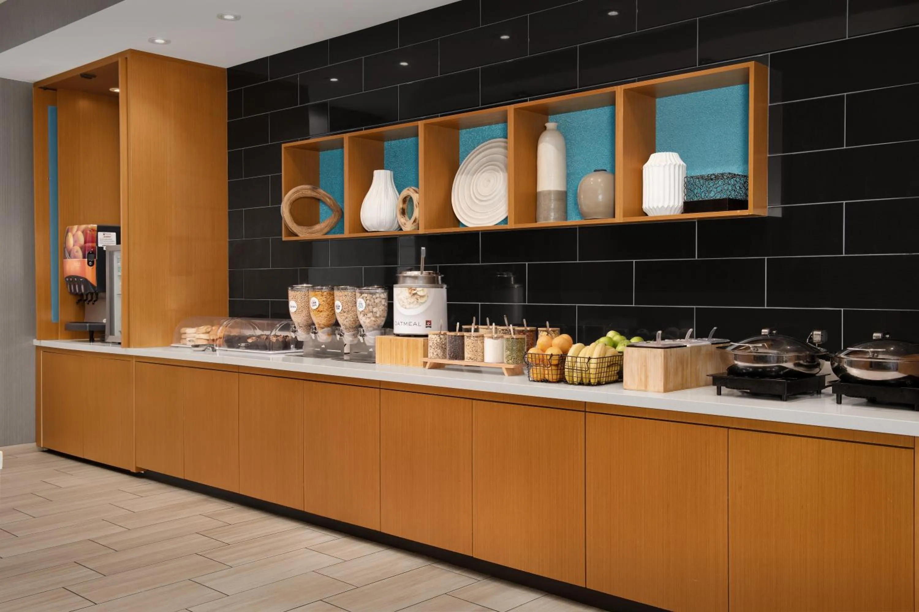 Buffet breakfast in SpringHill Suites By Marriott Charleston Airport & Convention Center